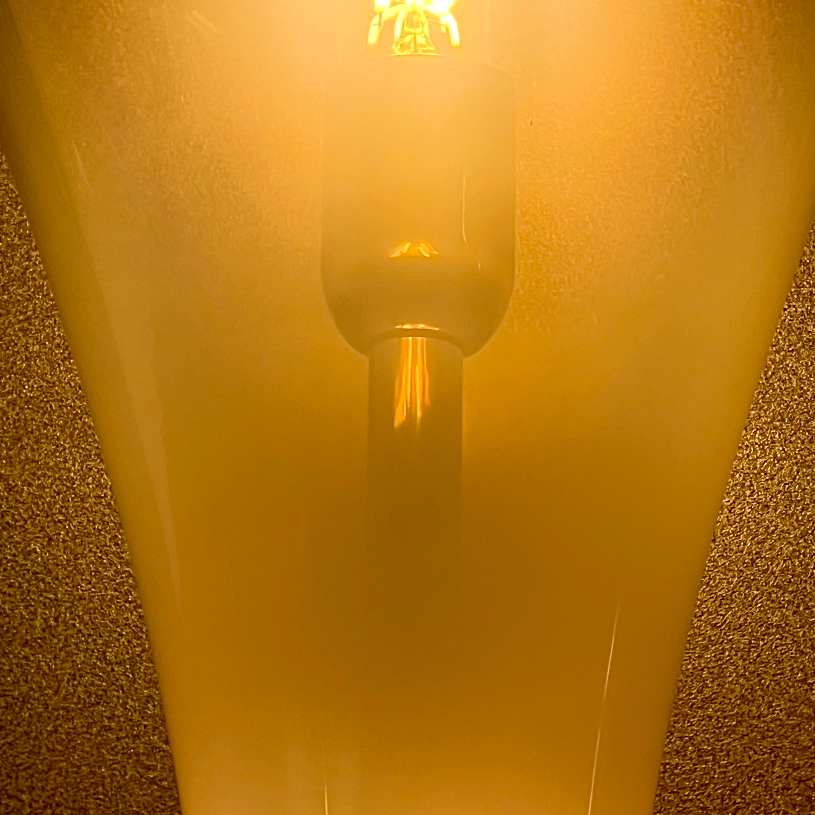 Lampada da Tavolo in Vetro Lattimo  Soffiato - A.V. Mazzega - Italia - Anni '70 in vendita 4