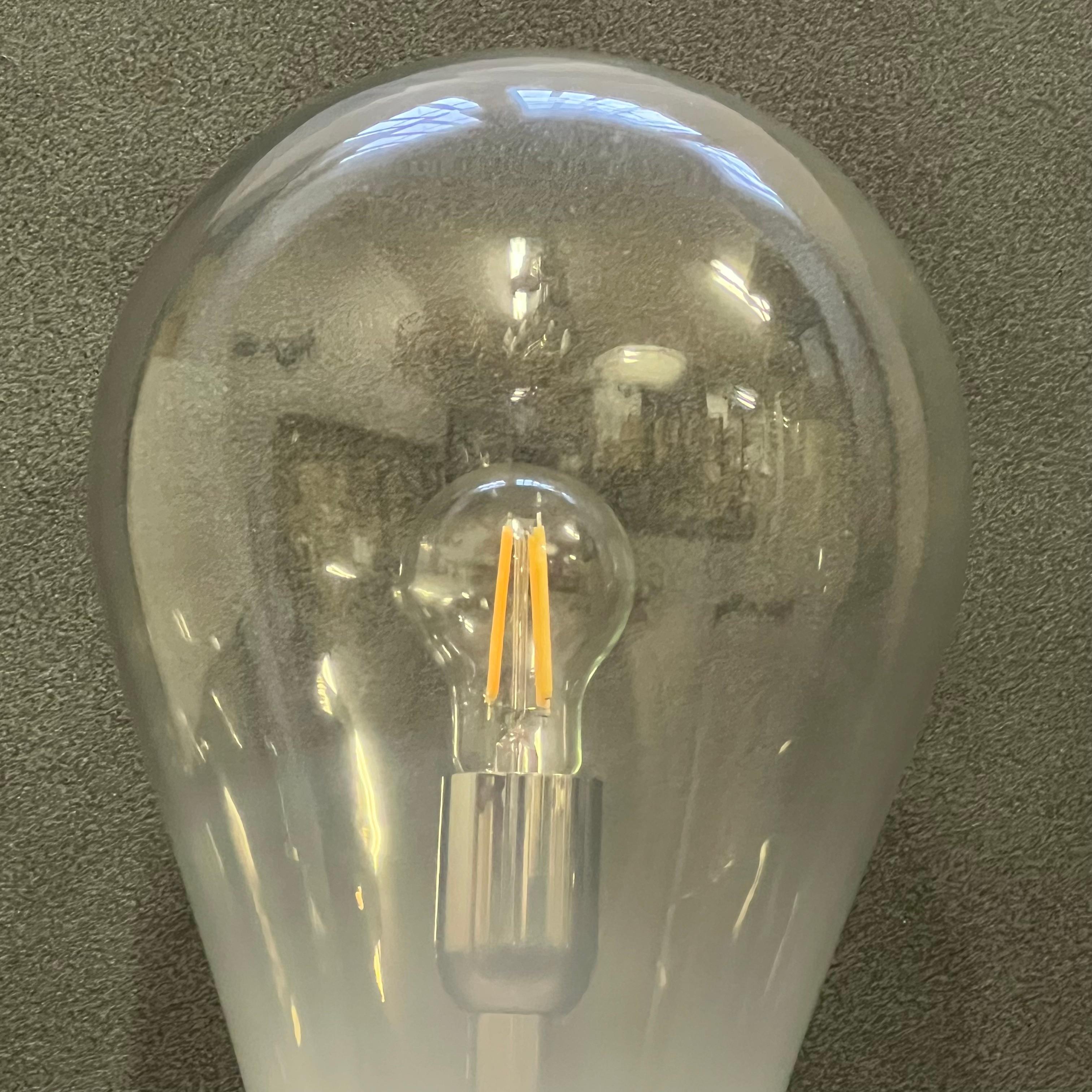 Metallo Lampada da Tavolo in Vetro Lattimo  Soffiato - A.V. Mazzega - Italia - Anni '70 in vendita