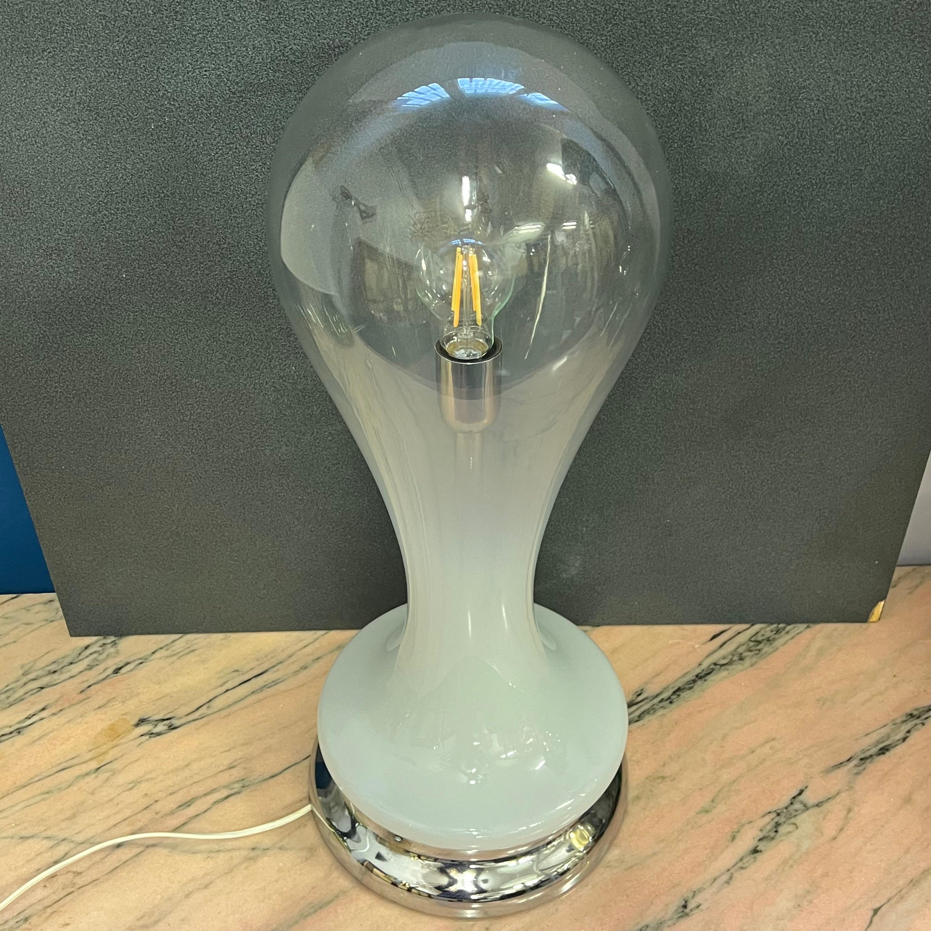Lampada da Tavolo in Vetro Lattimo  Soffiato - A.V. Mazzega - Italia - Anni '70 in vendita 1