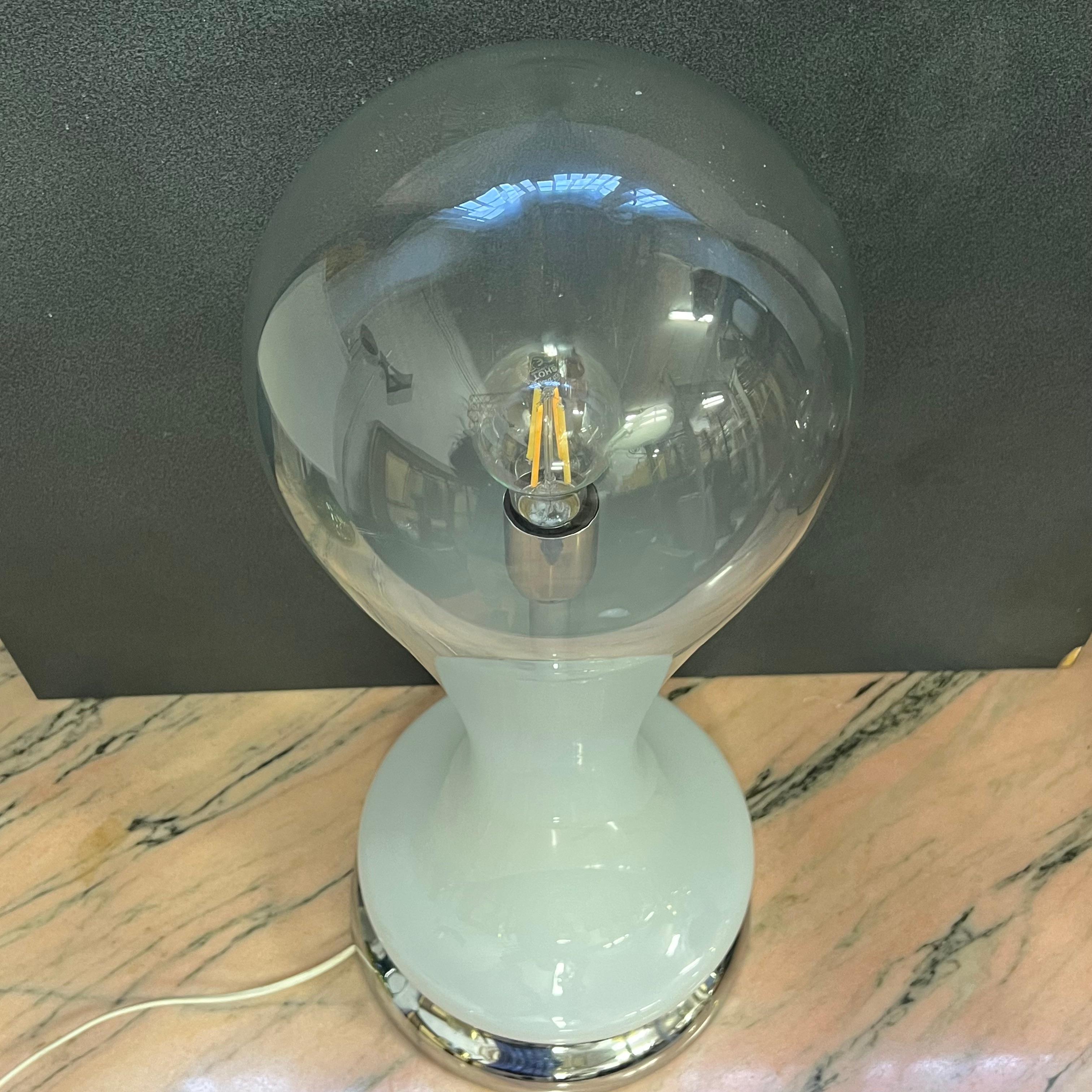 Lampada da Tavolo in Vetro Lattimo  Soffiato - A.V. Mazzega - Italia - Anni '70 in vendita 2