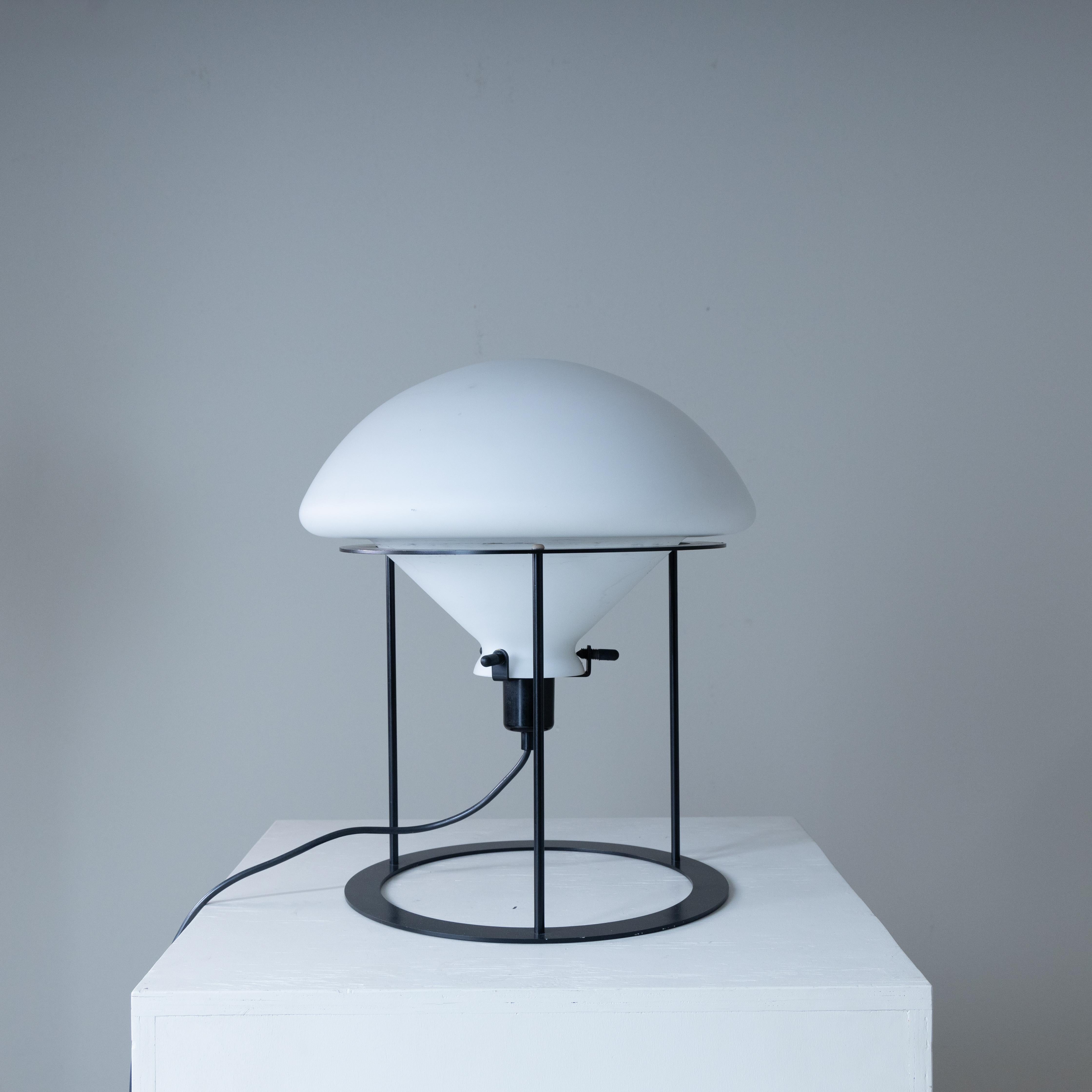 Italian Lampe de table en verre opale et métal, 1970 en vente