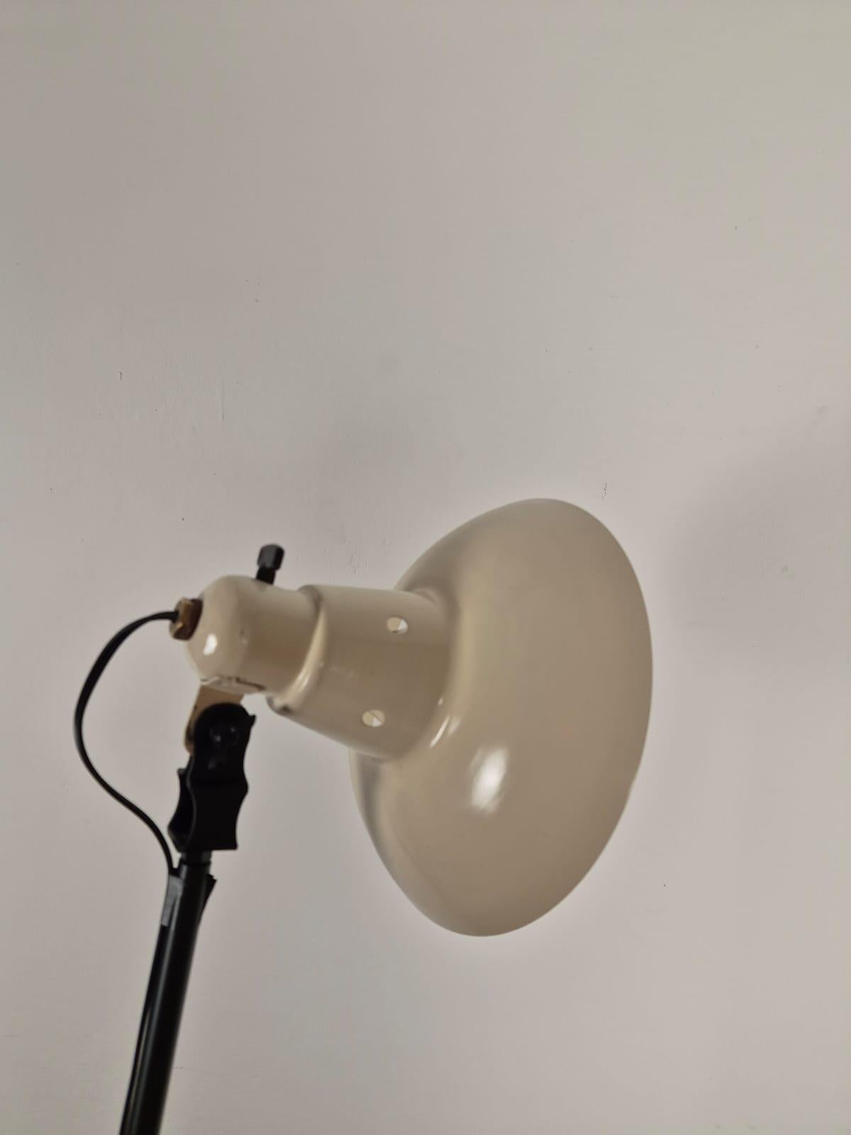 Adjustable industrial table lamp, 1950s For Sale 6