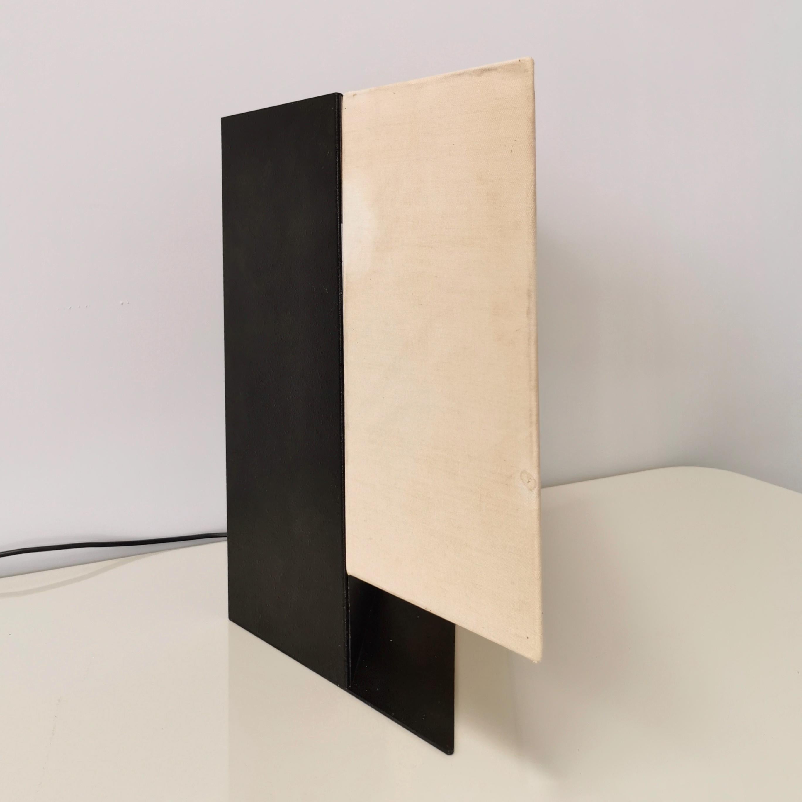 Lampada da tavolo italiana anni 70 modello Accademia  Cini Boeri per Artemide In condizioni buone in vendita a Milano, MI