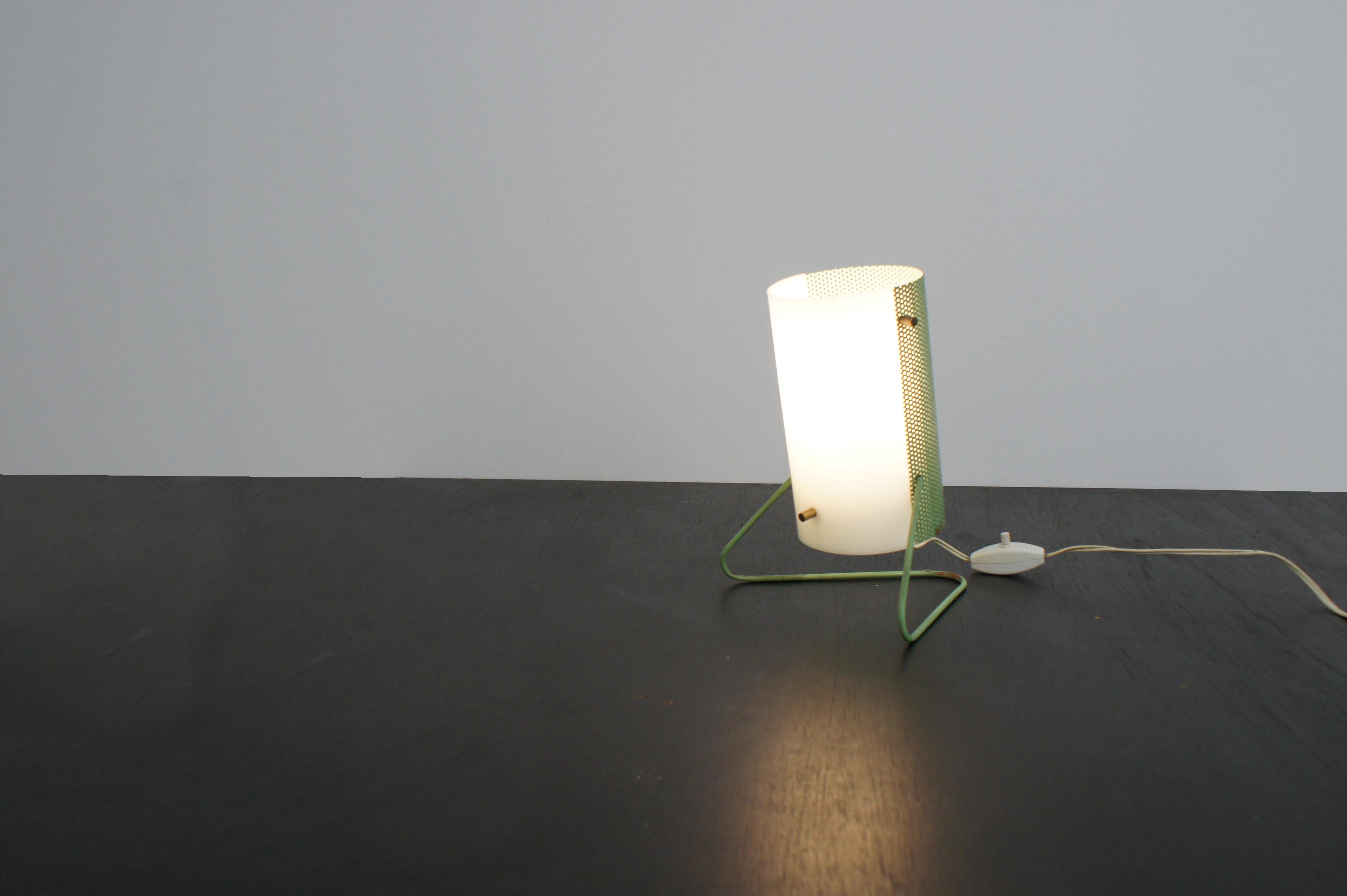 Lampada da tavolo italiana degli anni 60, perspex e metallo laccato 1