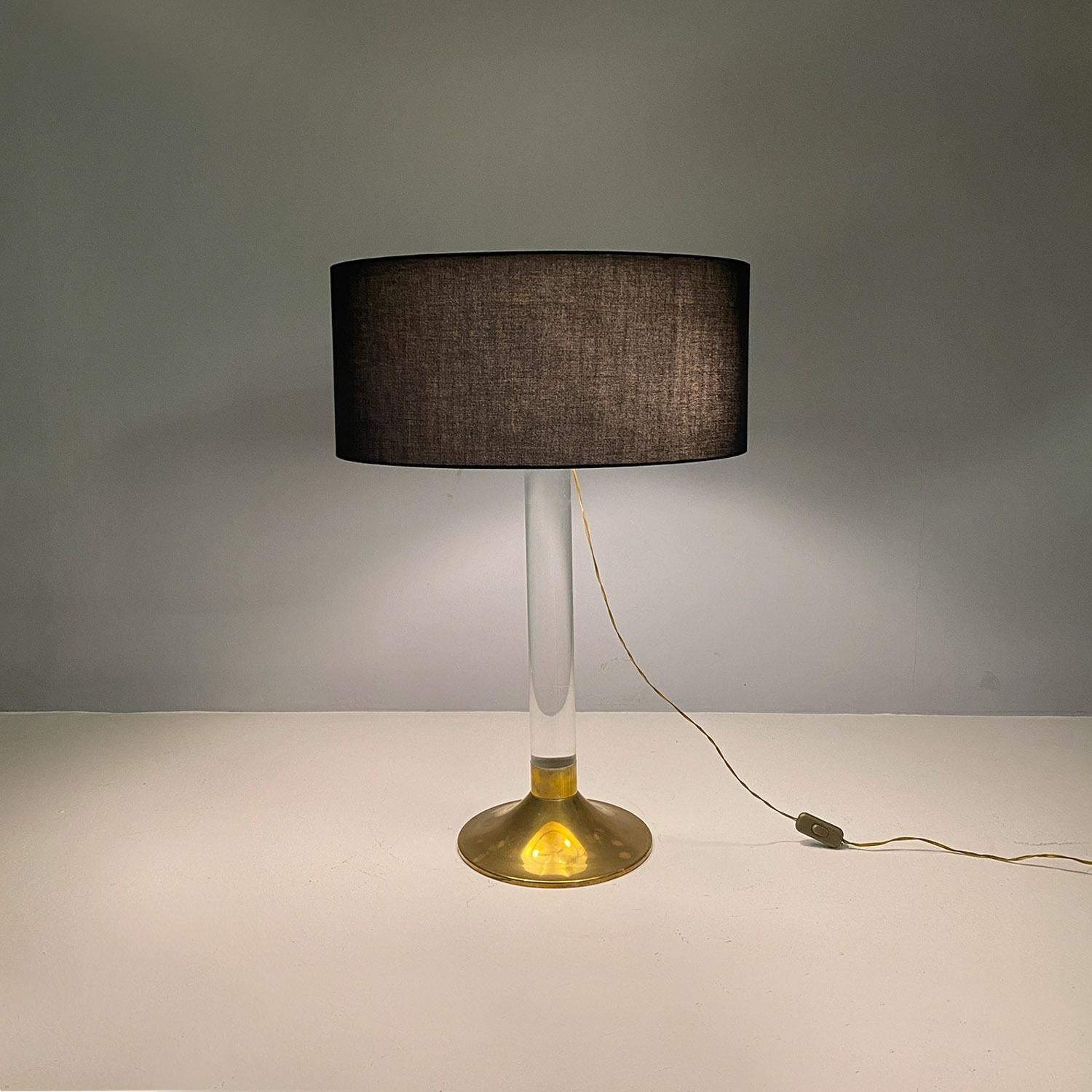 Lampada da tavolo italiana, in plexiglas ottone ceramica e tessuto nero, 1960s For Sale 9