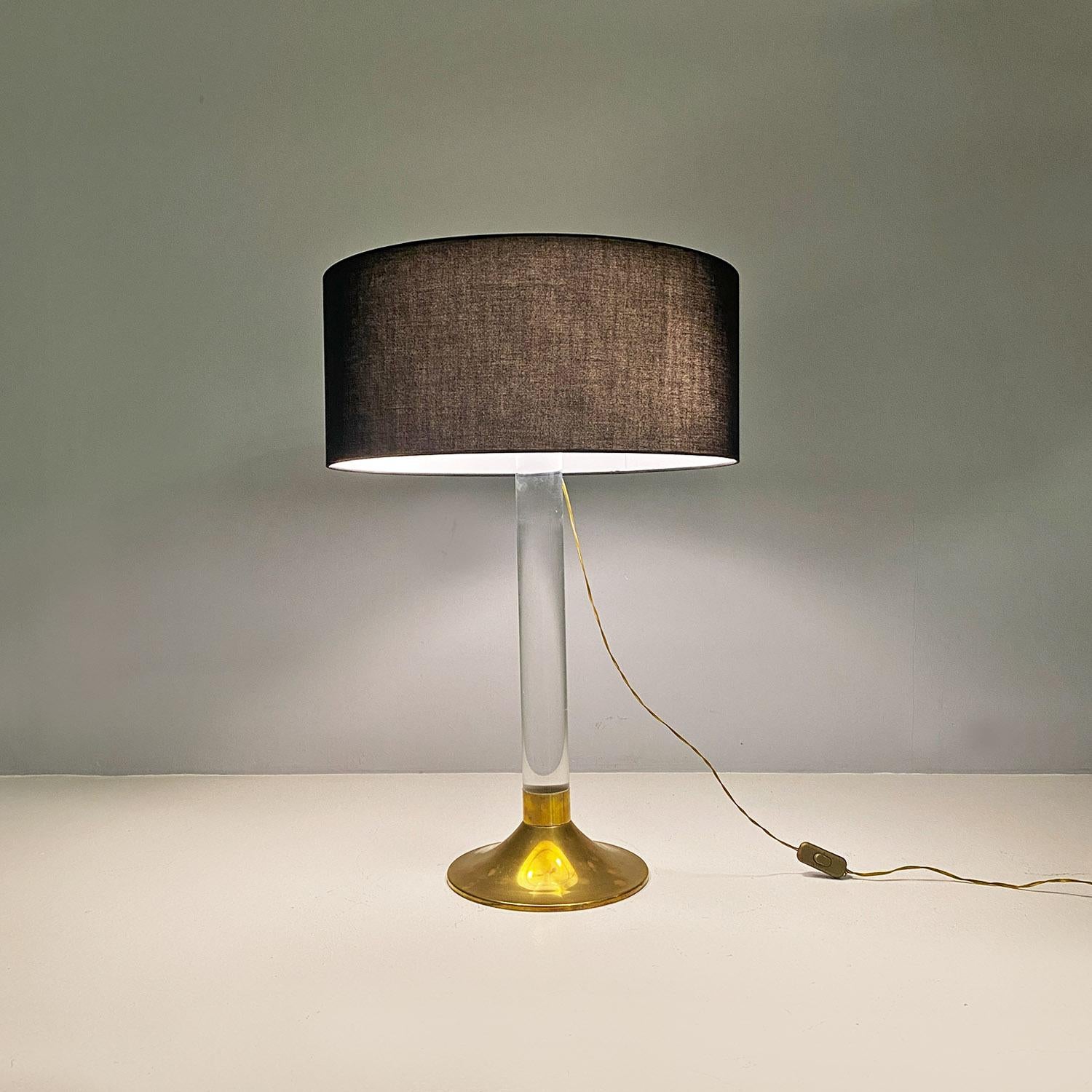 Lampada da tavolo italiana, in plexiglas ottone ceramica e tessuto nero, 1960s For Sale 10