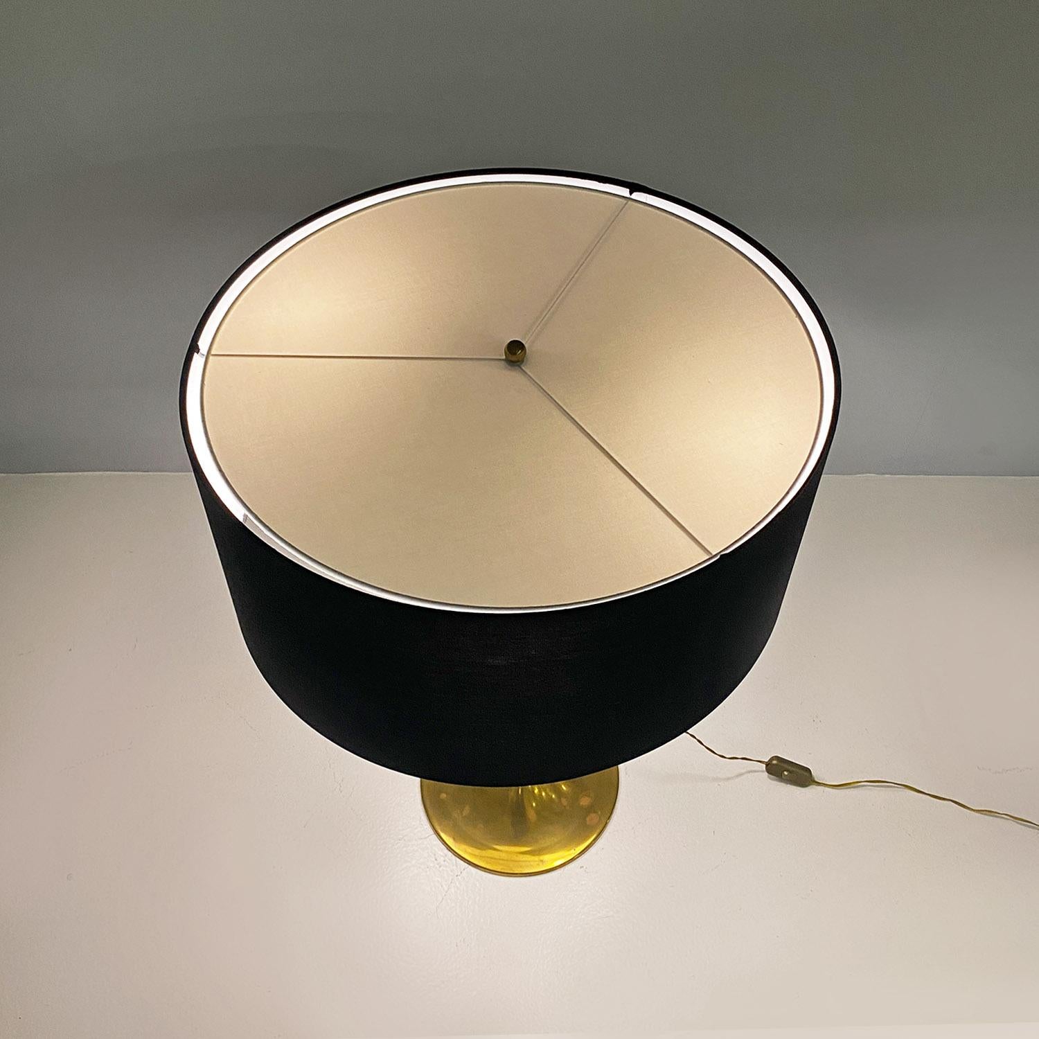 Lampada da tavolo italiana, in plexiglas ottone ceramica e tessuto nero, 1960s For Sale 11