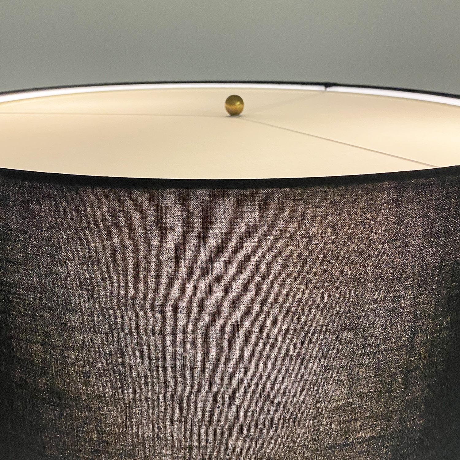 Lampada da tavolo italiana, in plexiglas ottone ceramica e tessuto nero, 1960s For Sale 12