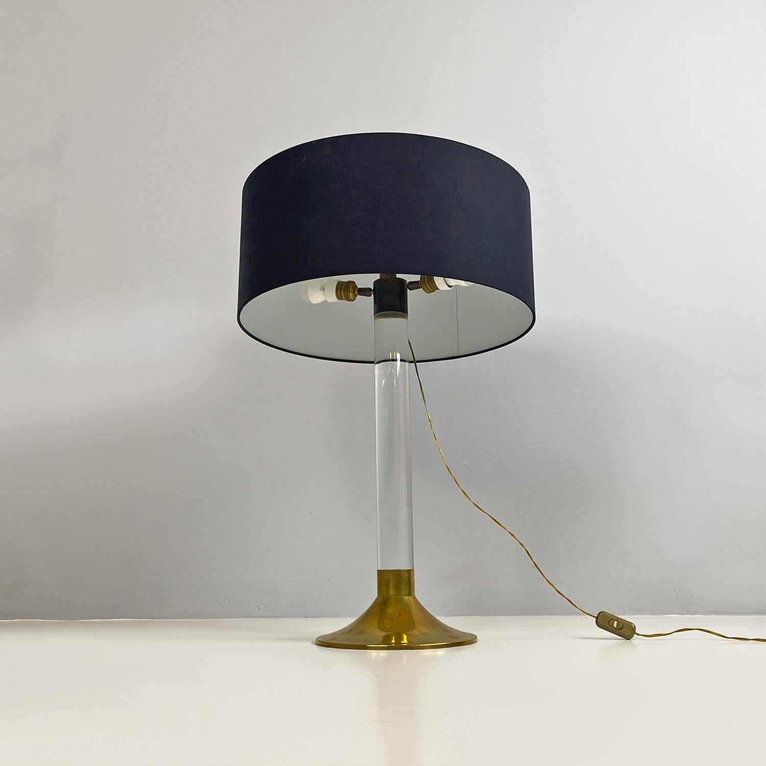 Mid-Century Modern Lampada da tavolo italiana, in plexiglas ottone ceramica e tessuto nero, 1960s For Sale