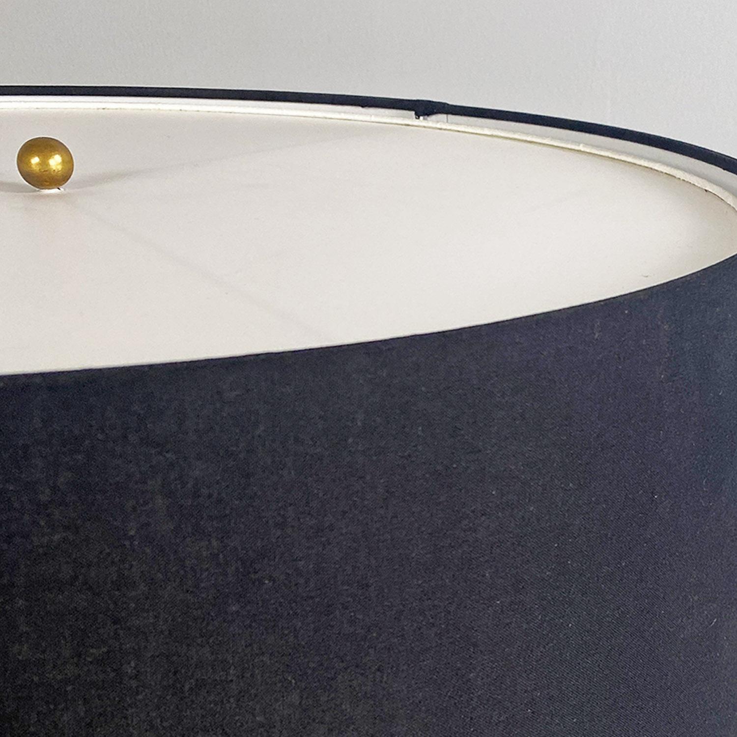 Lampada da tavolo italiana, in plexiglas ottone ceramica e tessuto nero, 1960s For Sale 1