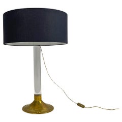 Lampada da tavolo italiana, in plexiglas ottone ceramica e tessuto nero, 1960s