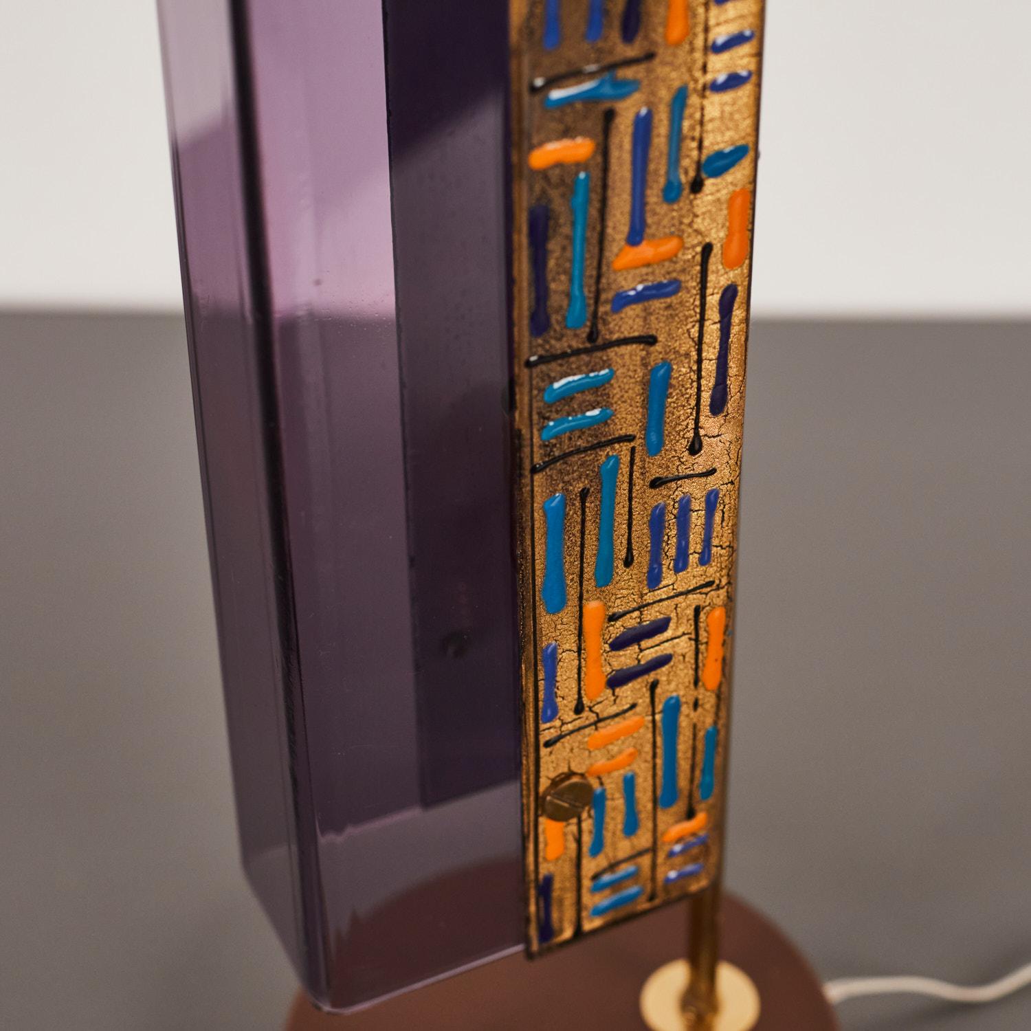 Italian enamel and plexiglass table lamp, 1960s. In Good Condition For Sale In Milan, IT