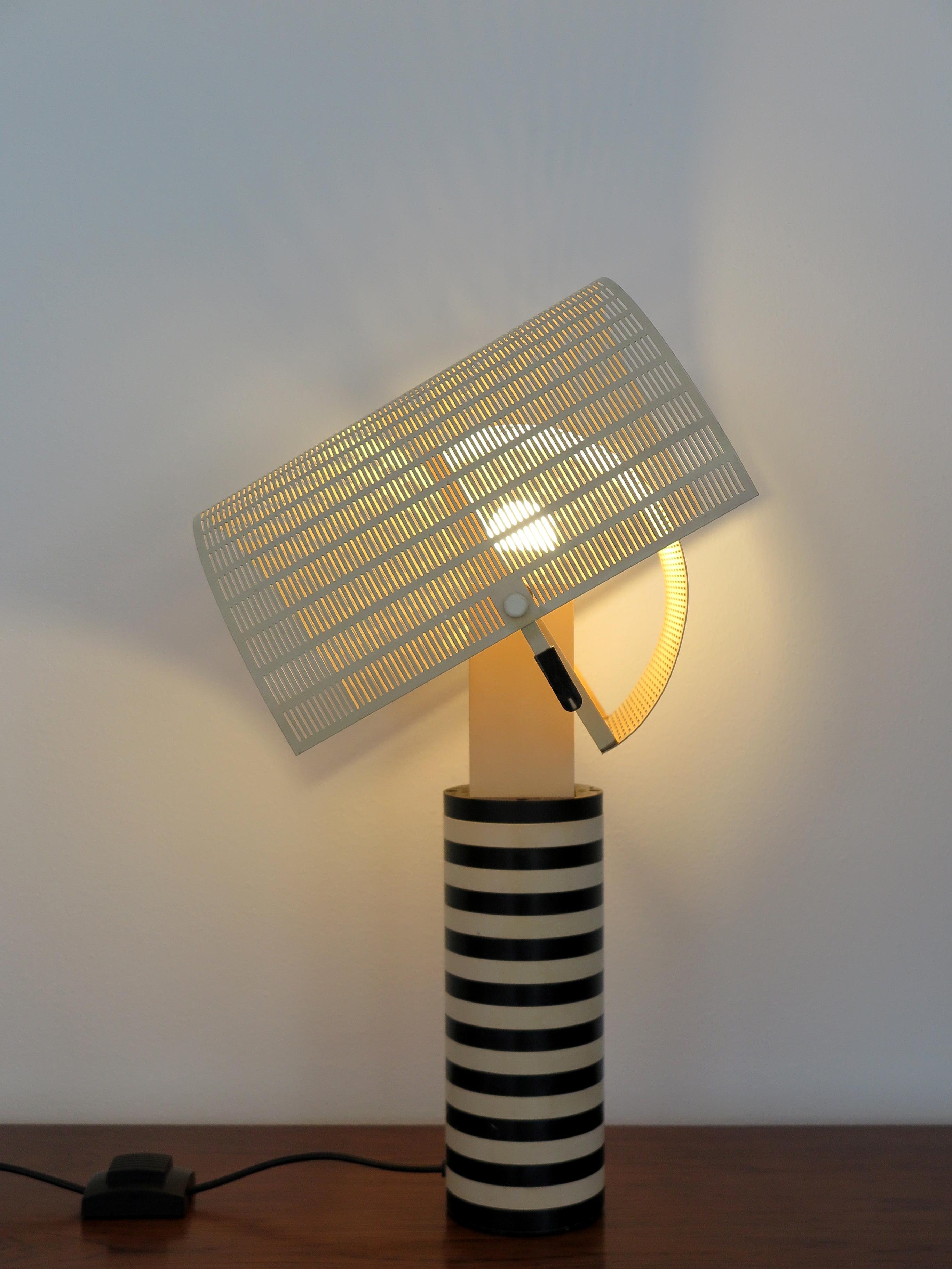 Postmoderne Lampe de table italienne 'Shogung' Design Mario Botta pour Artemide 1980 en vente