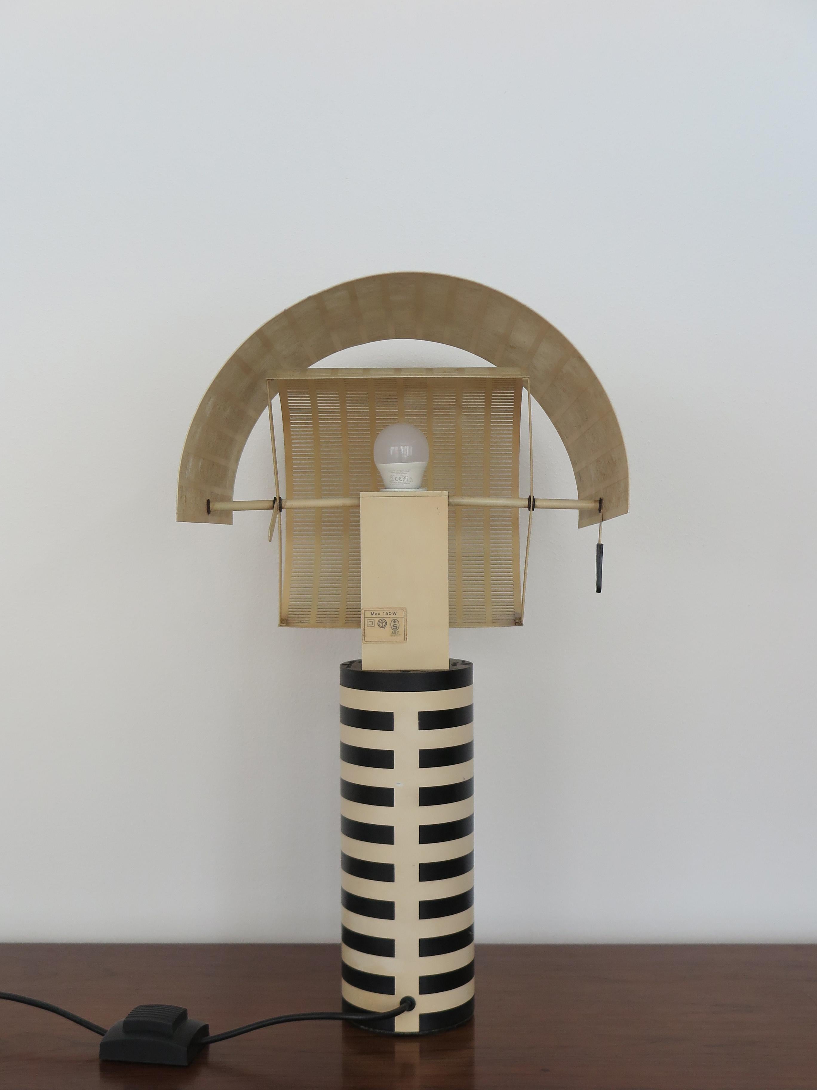 Métal Lampe de table italienne 'Shogung' Design Mario Botta pour Artemide 1980 en vente