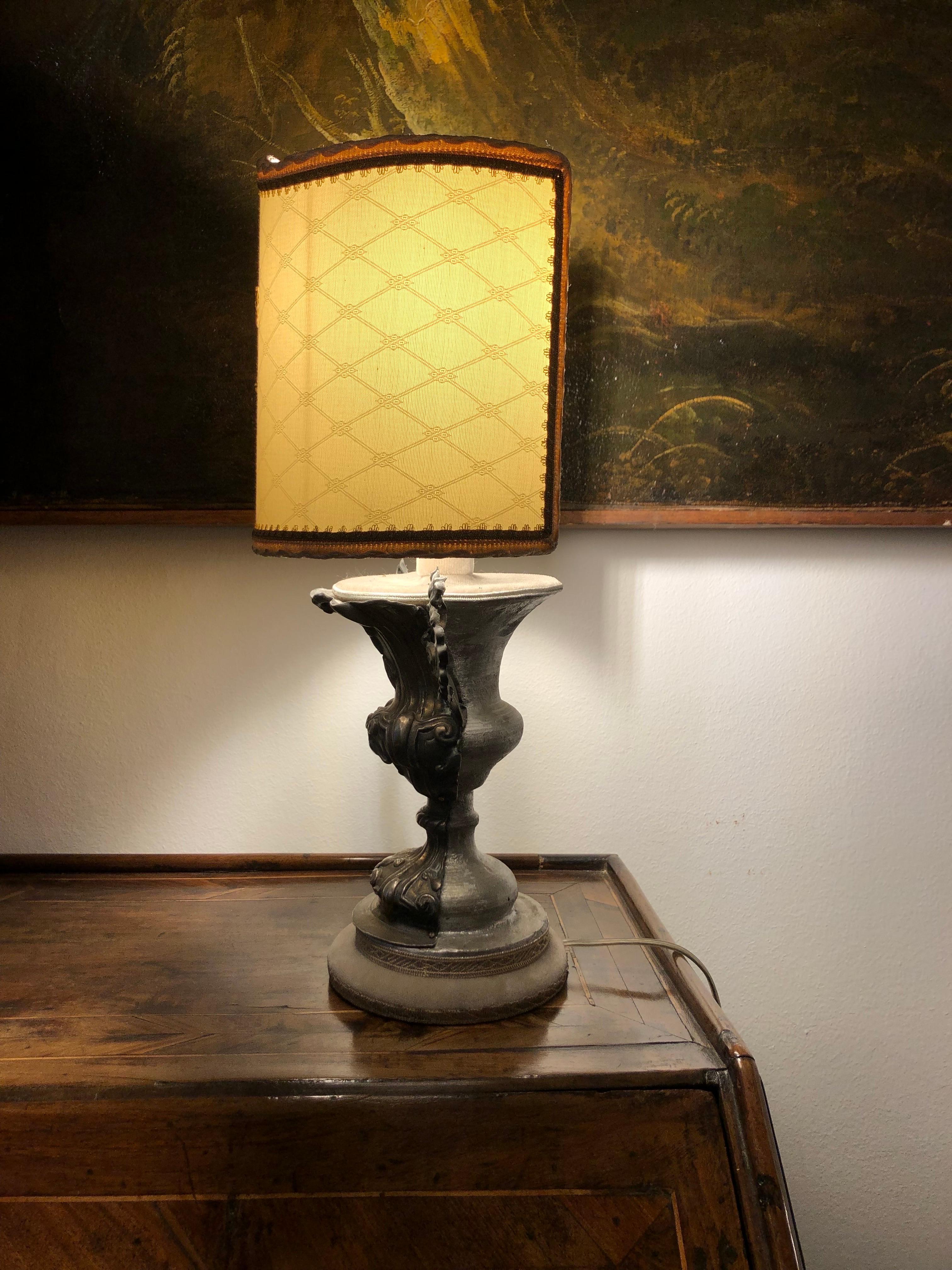 Italienisch 18. Jahrhundert Tischlampe Barock Vase Silber Beige Lampenschirm  im Angebot 4