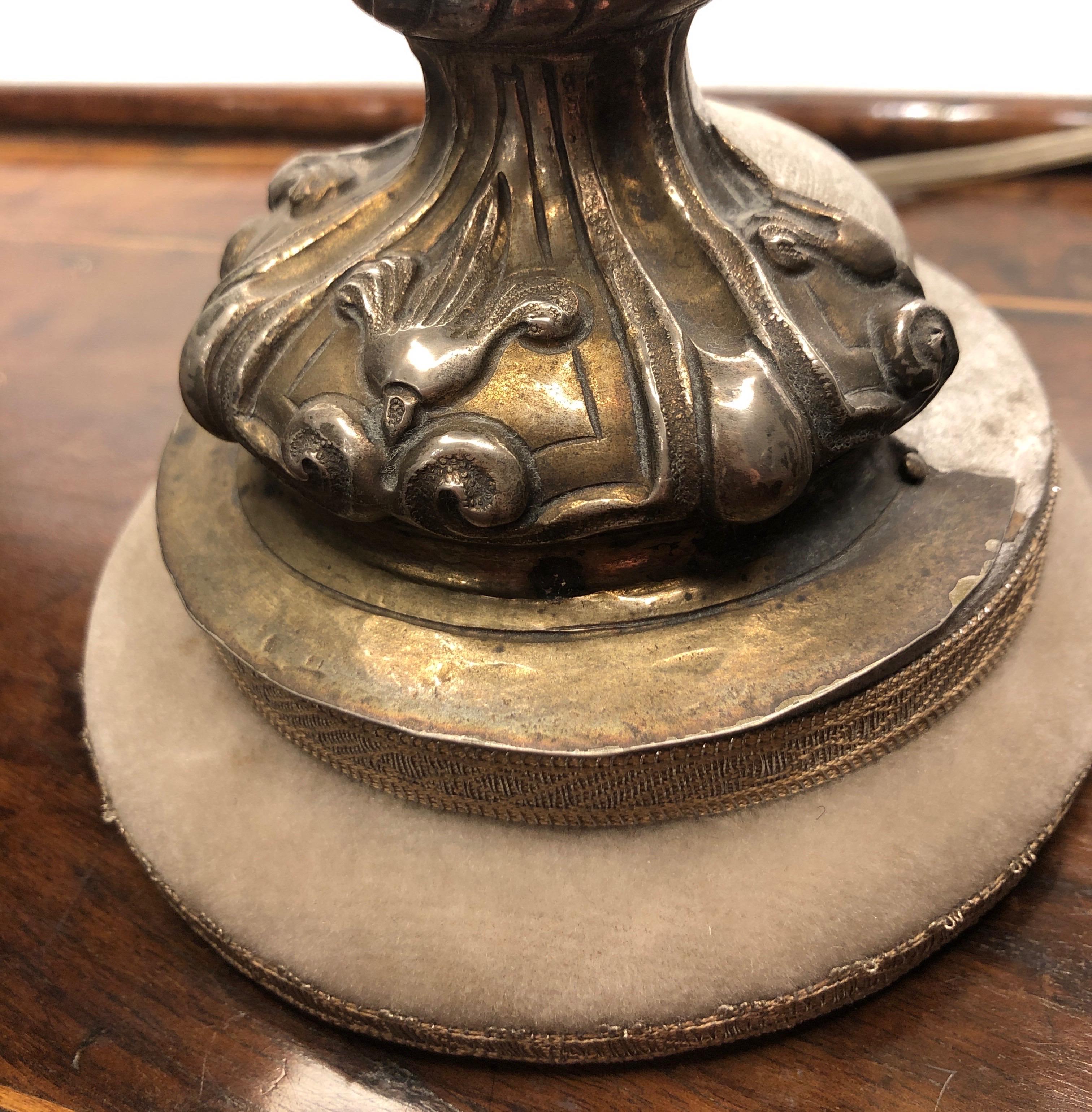 Lampe de table italienne du 18e siècle Vase baroque Abat-jour beige argenté  en vente 8