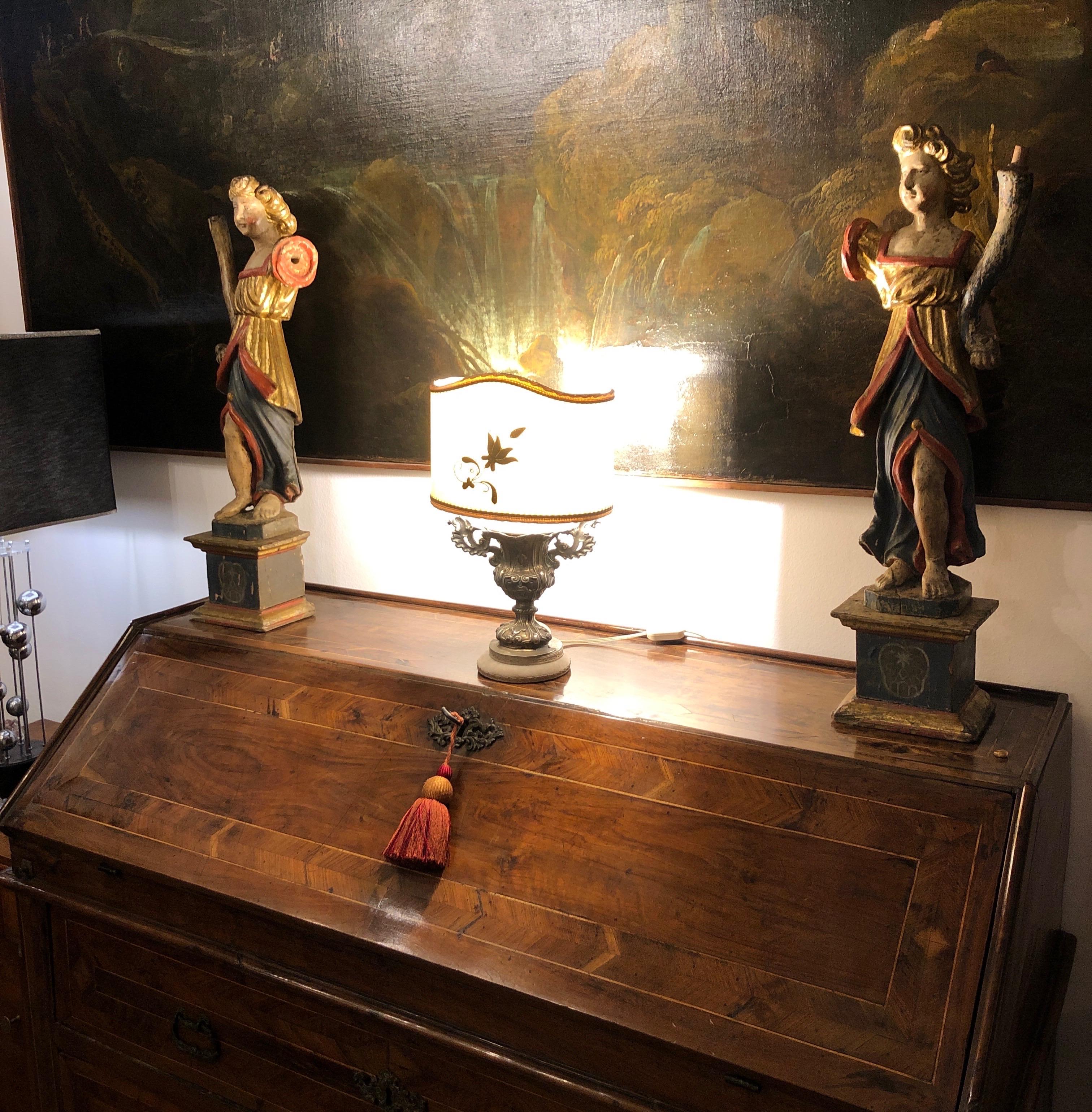 Lampe de table italienne du 18e siècle Vase baroque Abat-jour beige argenté  Bon état - En vente à Milan, IT