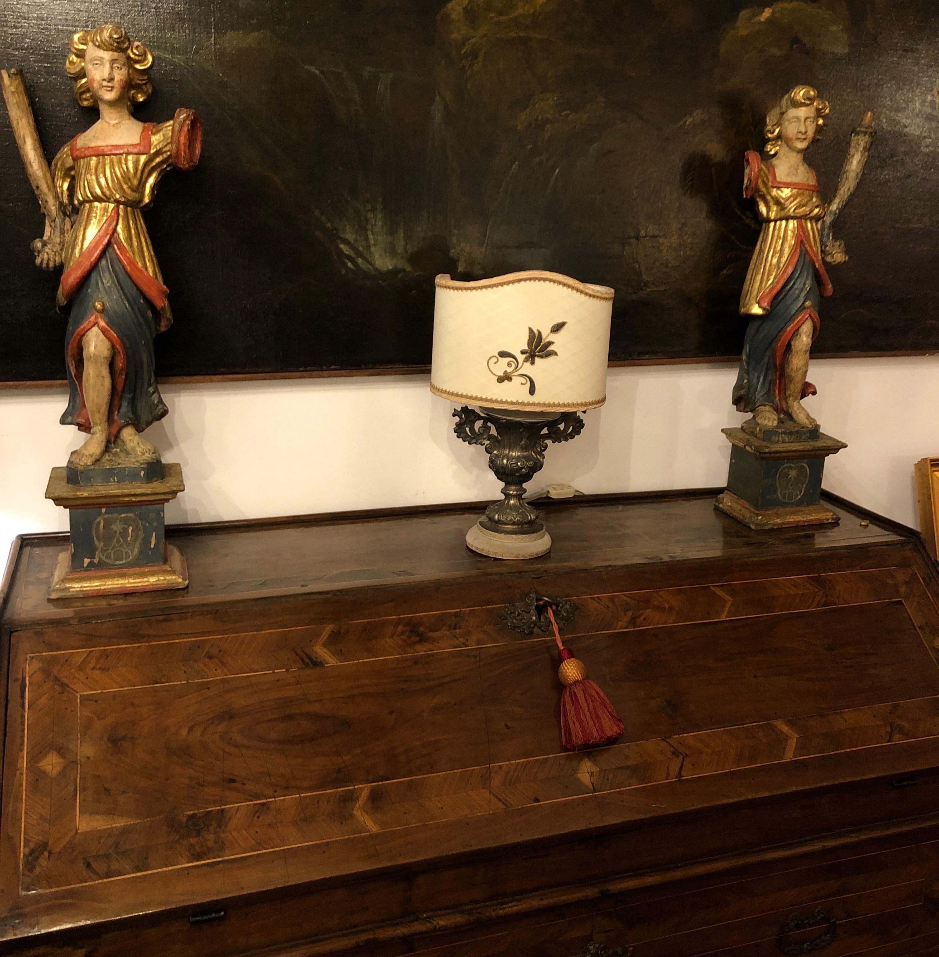 18th Century and Earlier Lampe de table italienne du 18e siècle Vase baroque Abat-jour beige argenté  en vente