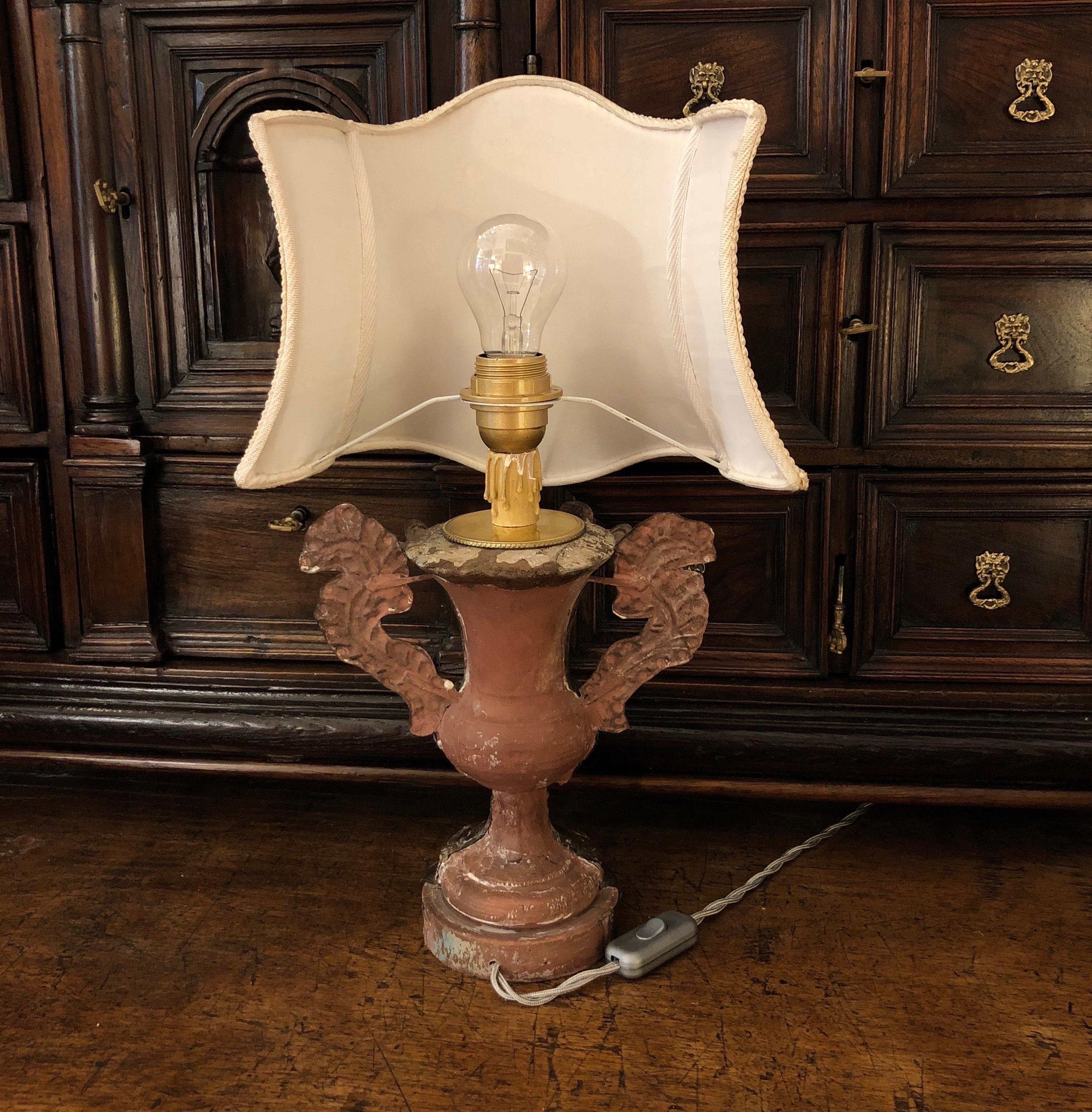 Lampada da Tavolo Italiana XVIII secolo Vaso Barocco Argentato Paralume Demilune in vendita 2
