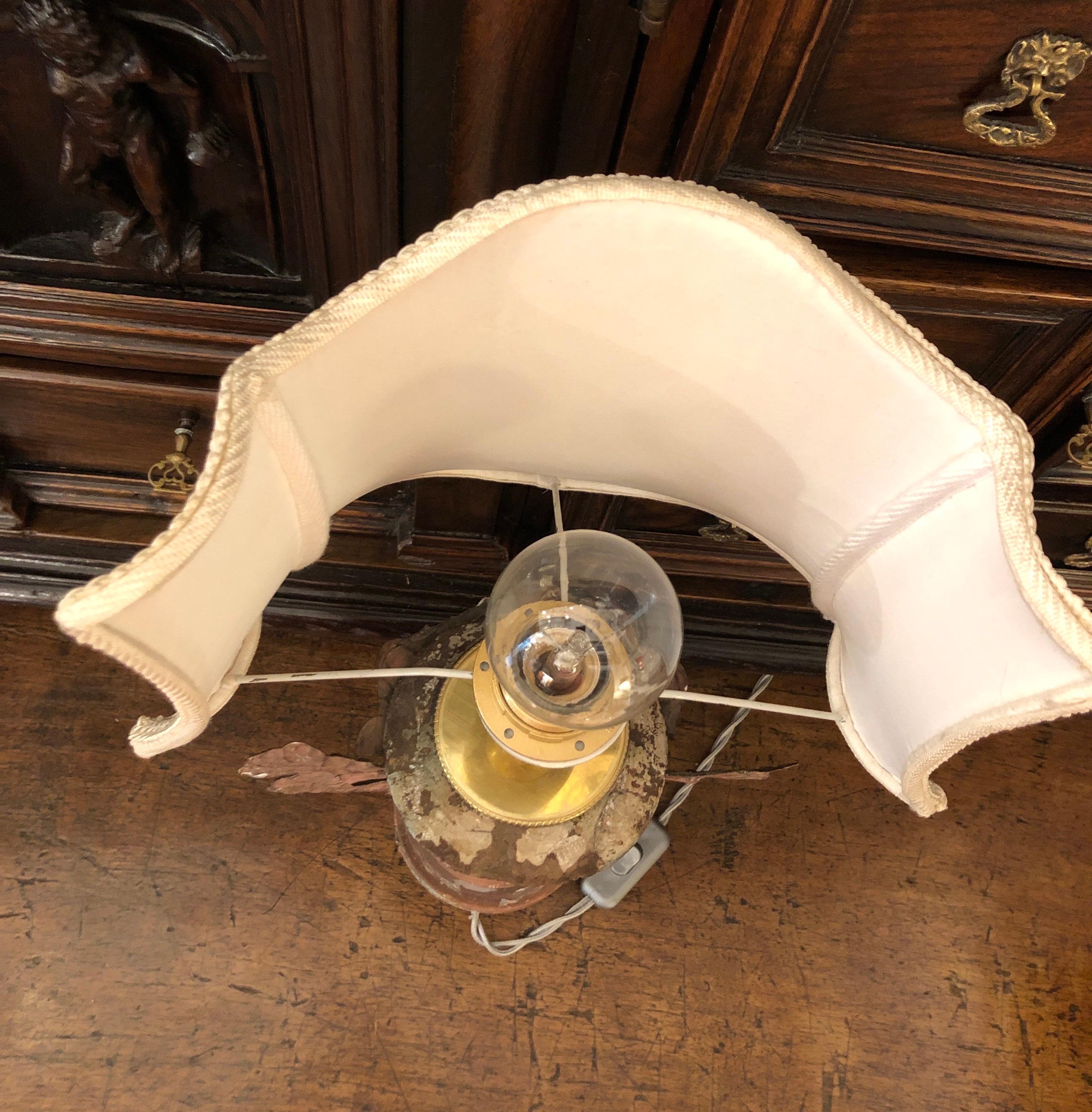 Lampada da Tavolo Italiana XVIII secolo Vaso Barocco Argentato Paralume Demilune in vendita 3