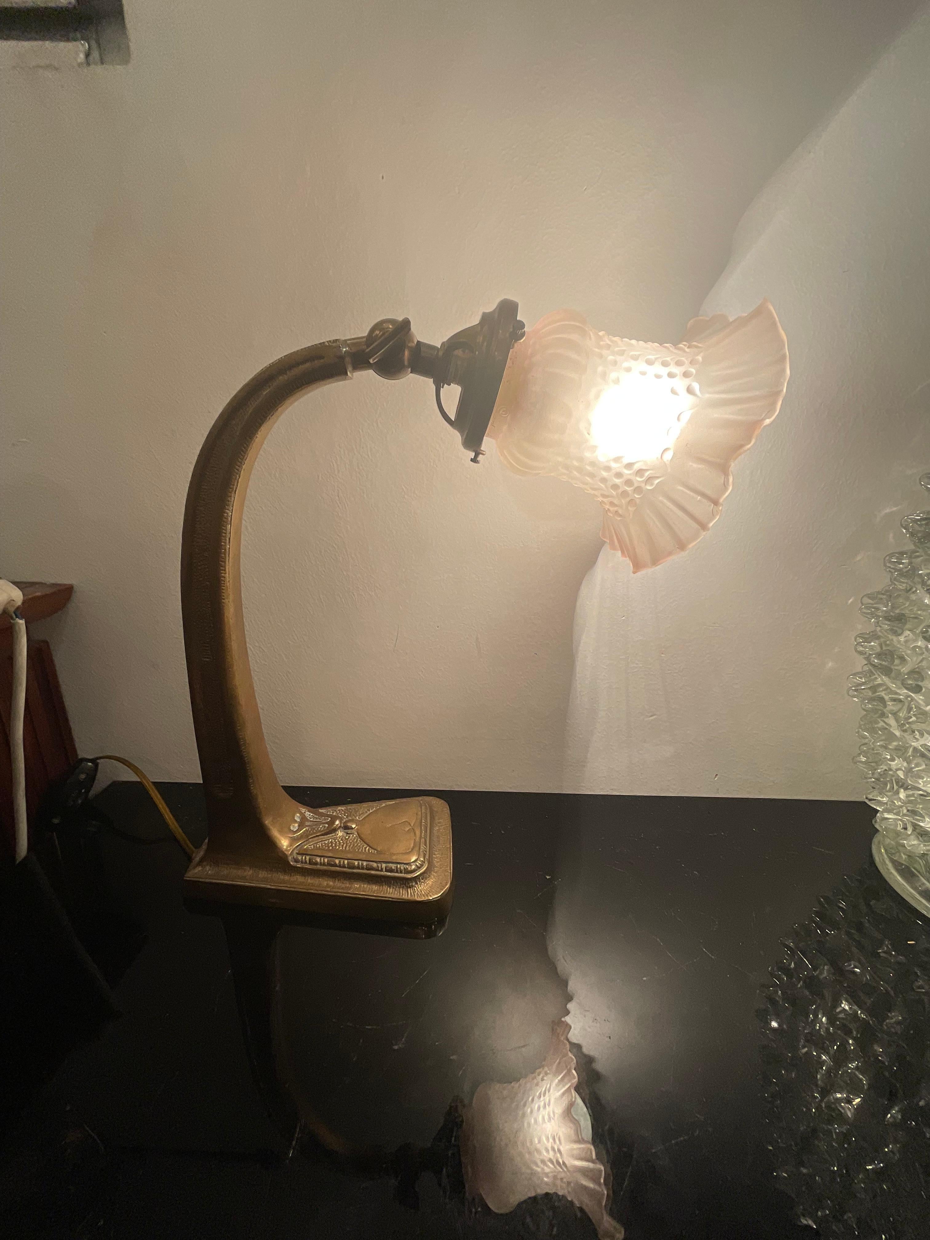 Early 20th Century Lampada da tavolo LIBERTY - bronzo e vetro - Italia 1925 For Sale