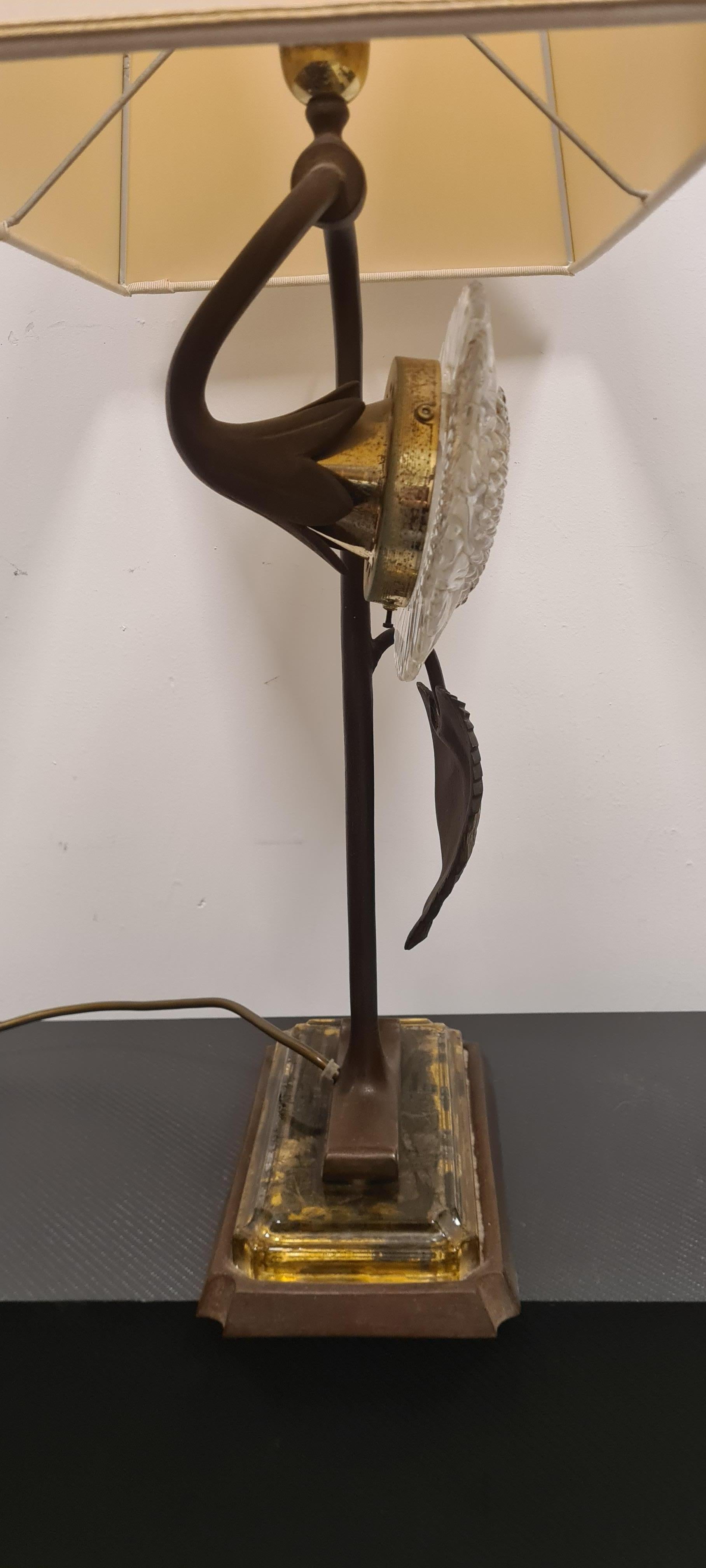 Art nouveau bronze and glass table lamp For Sale 5