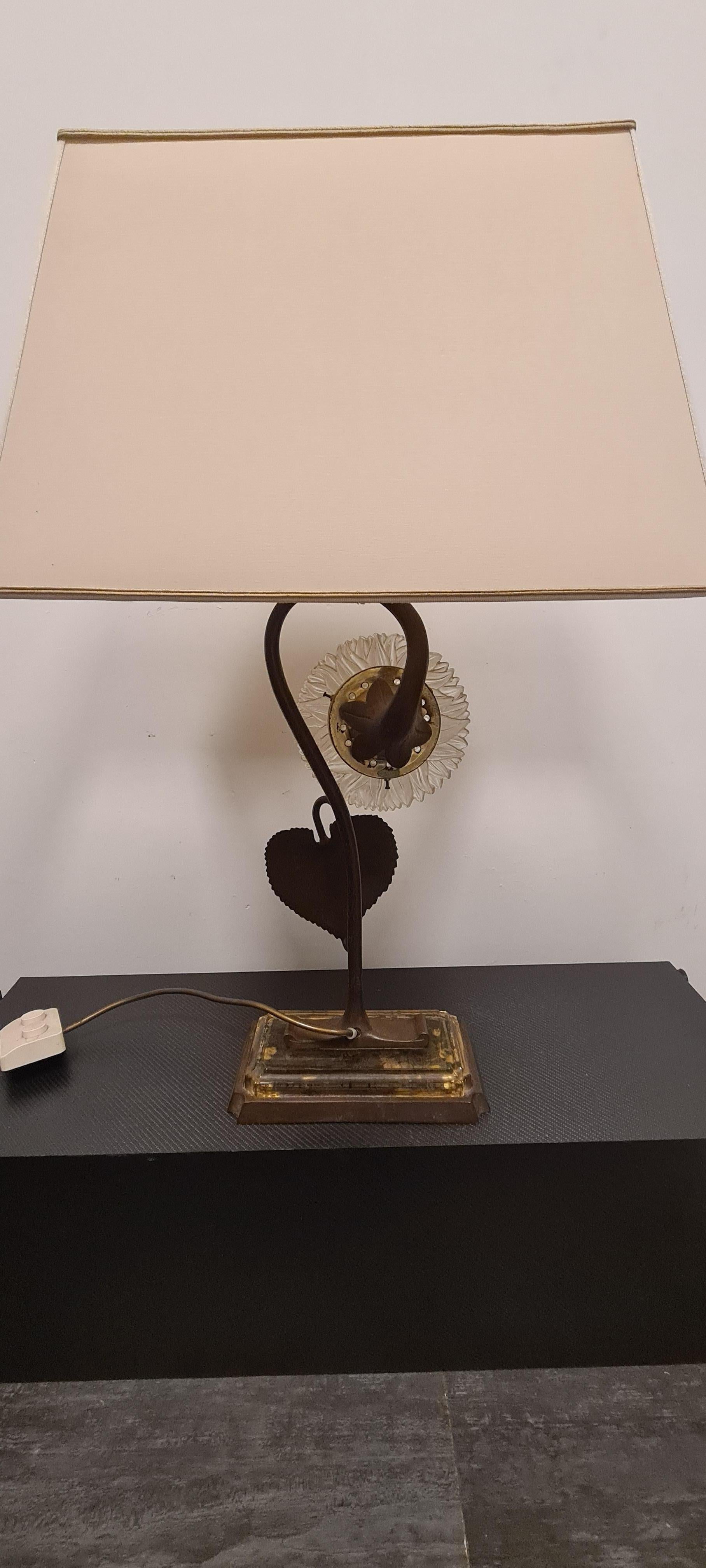 Lampe de table Art Nouveau en bronze et verre en vente 6