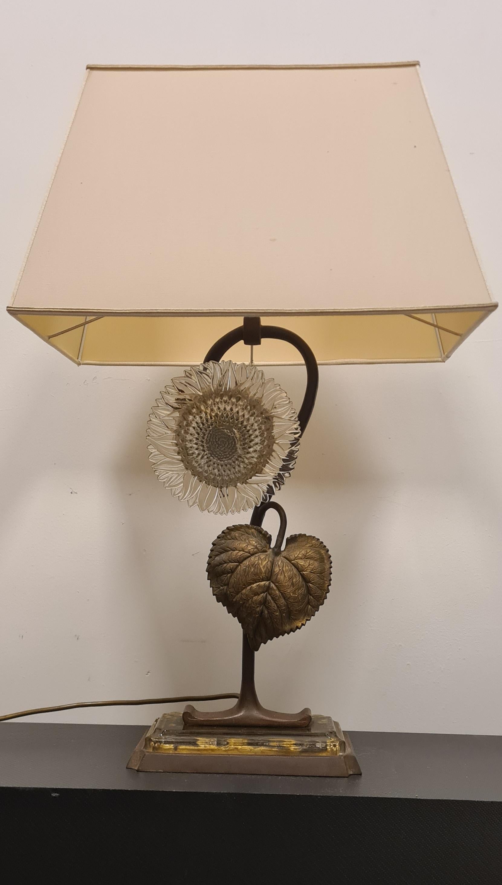 Italian Art nouveau bronze and glass table lamp For Sale