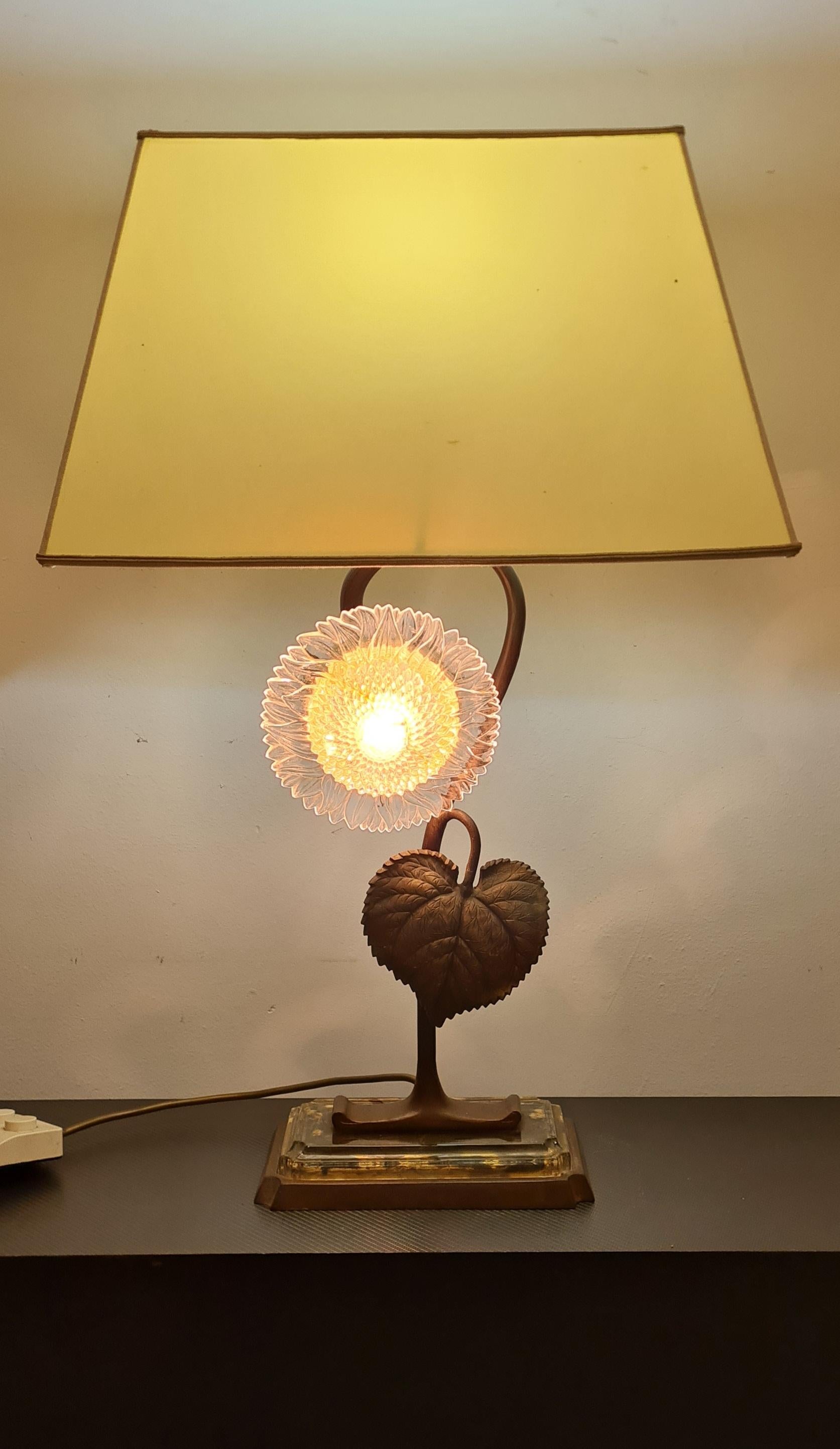 Art nouveau bronze and glass table lamp In Good Condition For Sale In Torino, IT