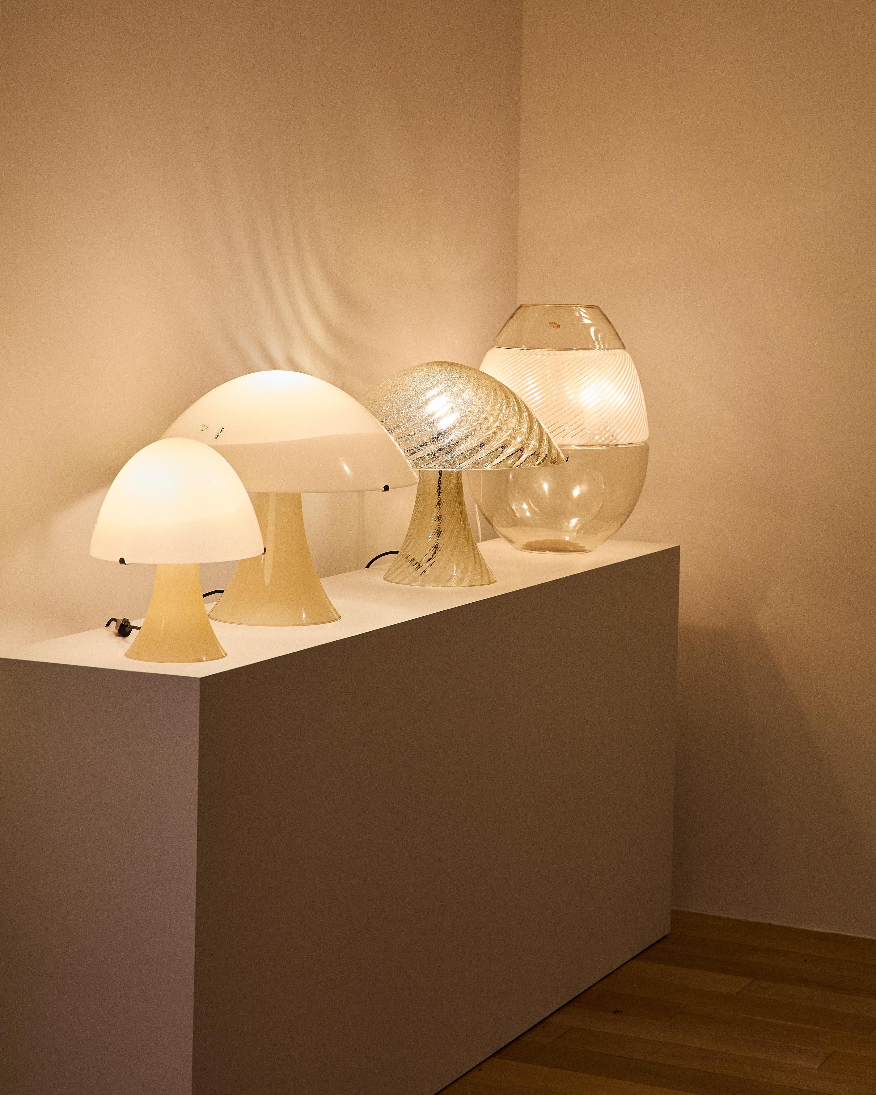 Lampe de table LT227 en forme de champignon, design Carlo Nason pour A.V. Mazzega Bon état - En vente à Milano, Lombardia