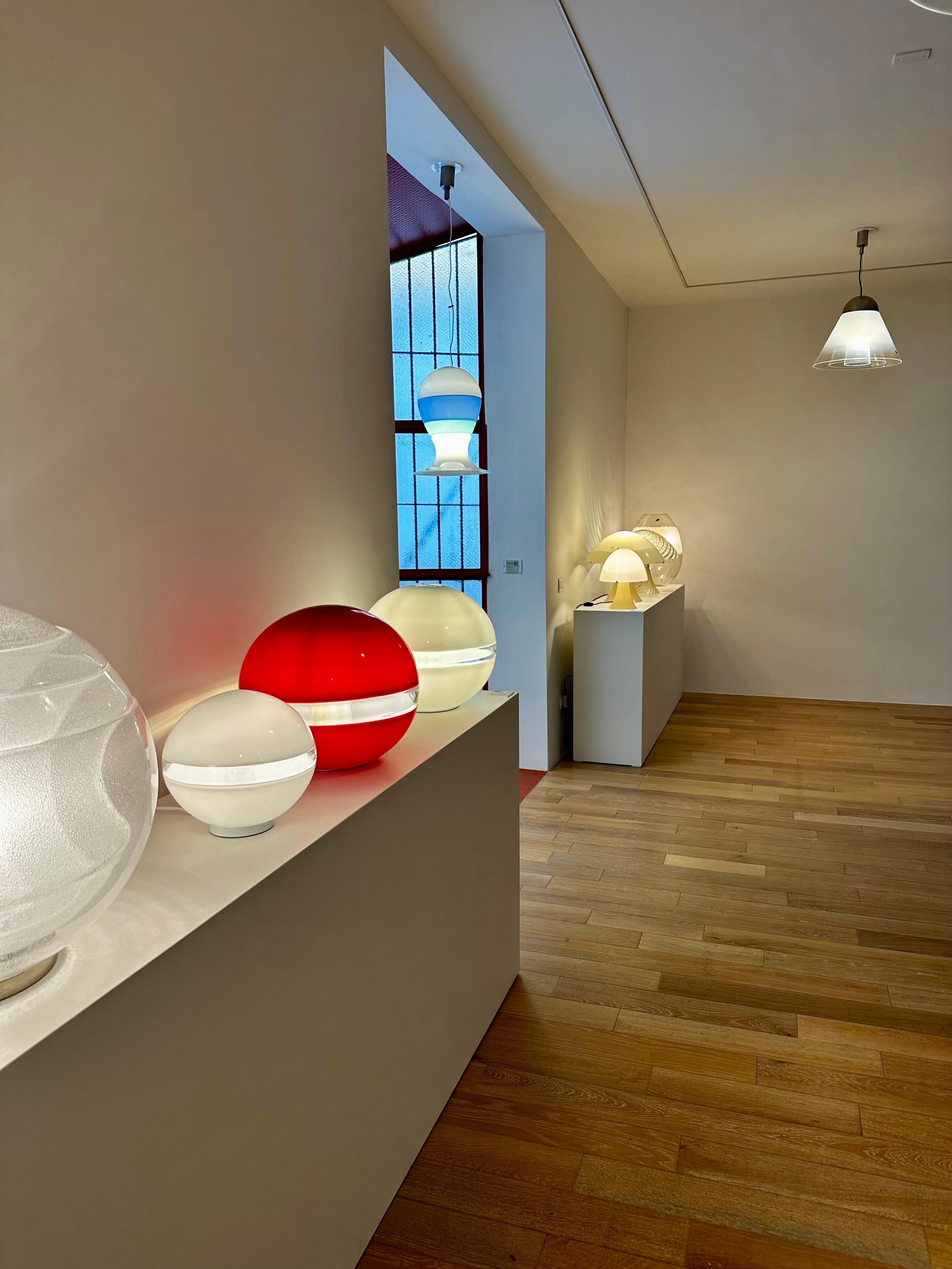 LT231 sphere table lamp, design Carlo Nason for A.V. Mazzega For Sale 1