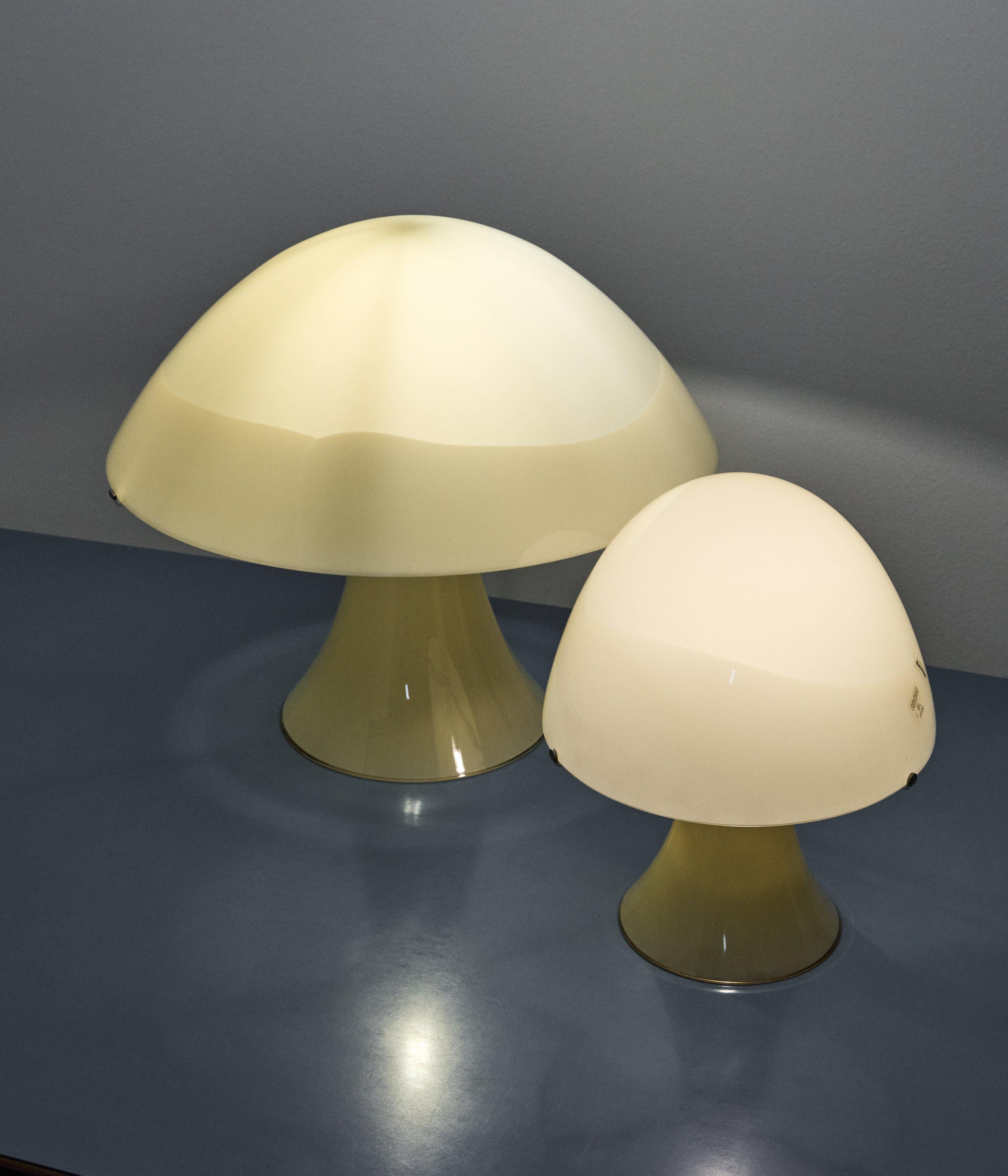 Mid-Century Modern Lampe de table LT308 en forme de champignon, design Carlo Nason pour A.V. Mazzega en vente