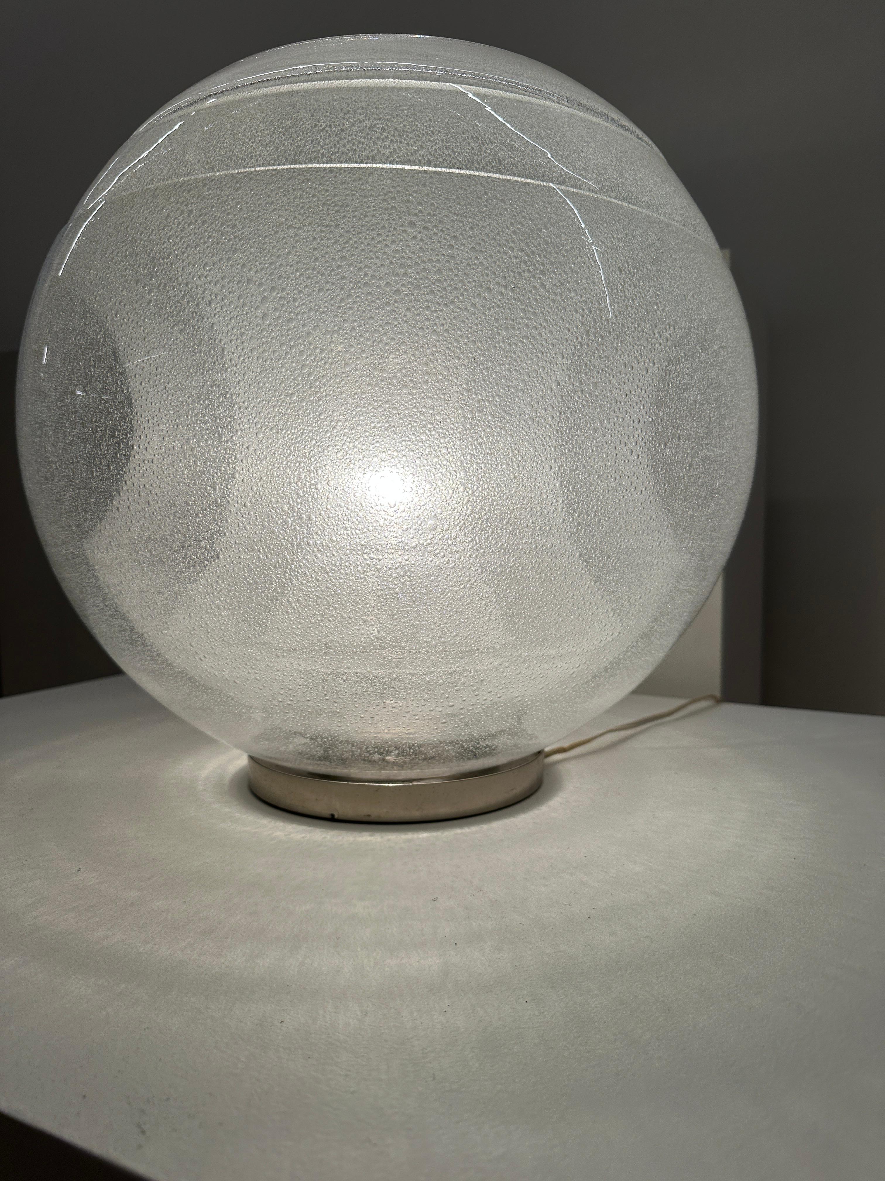 Italian Lampe de table LT328 sphere, design Carlo Nason pour A.V. Mazzega en vente