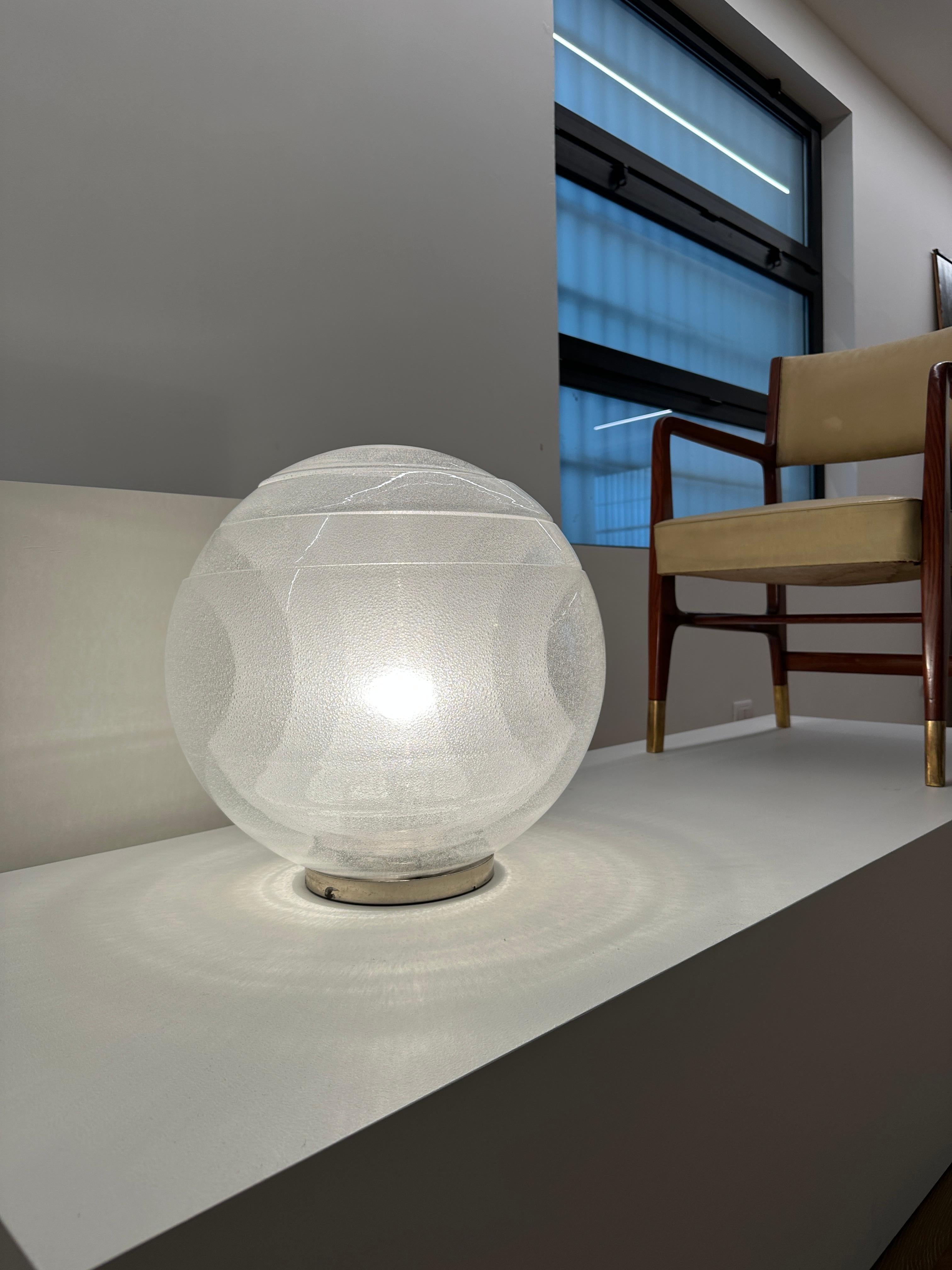 Lampe de table LT328 sphere, design Carlo Nason pour A.V. Mazzega en vente 1