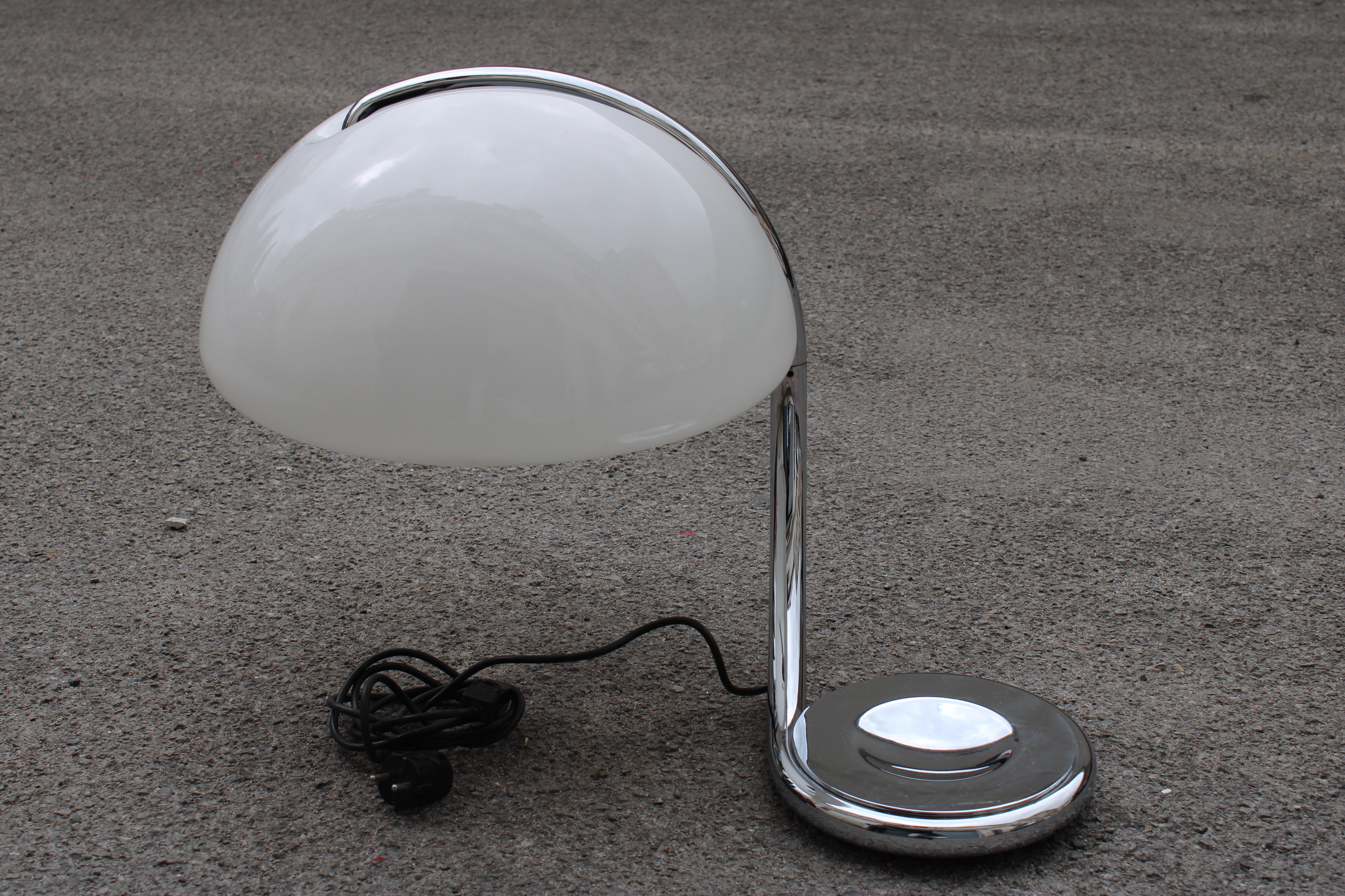 Italian Martinelli Luce Serpente Chrome Metal and Plexiglass Table Lamp For Sale