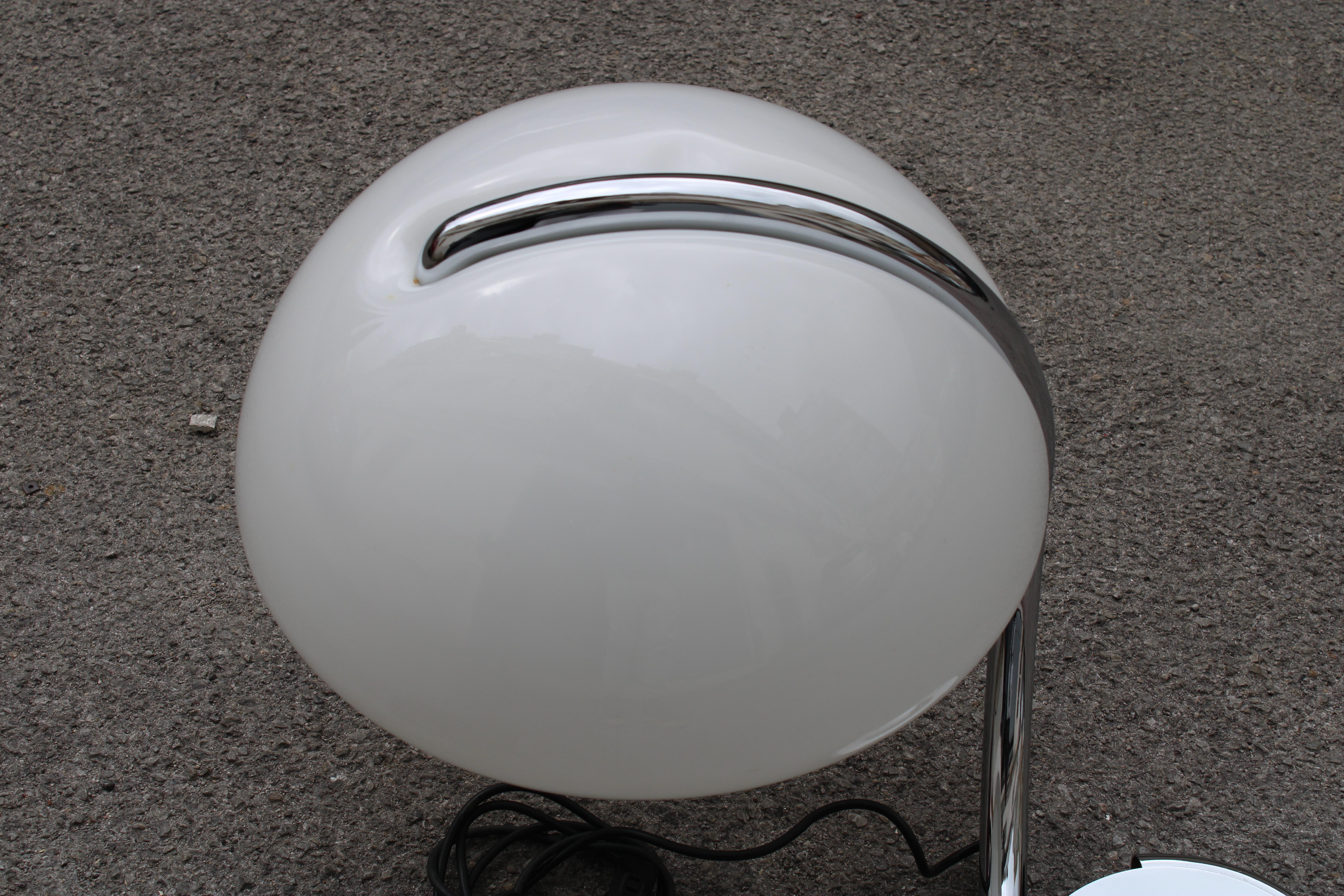 Late 20th Century Martinelli Luce Serpente Chrome Metal and Plexiglass Table Lamp For Sale