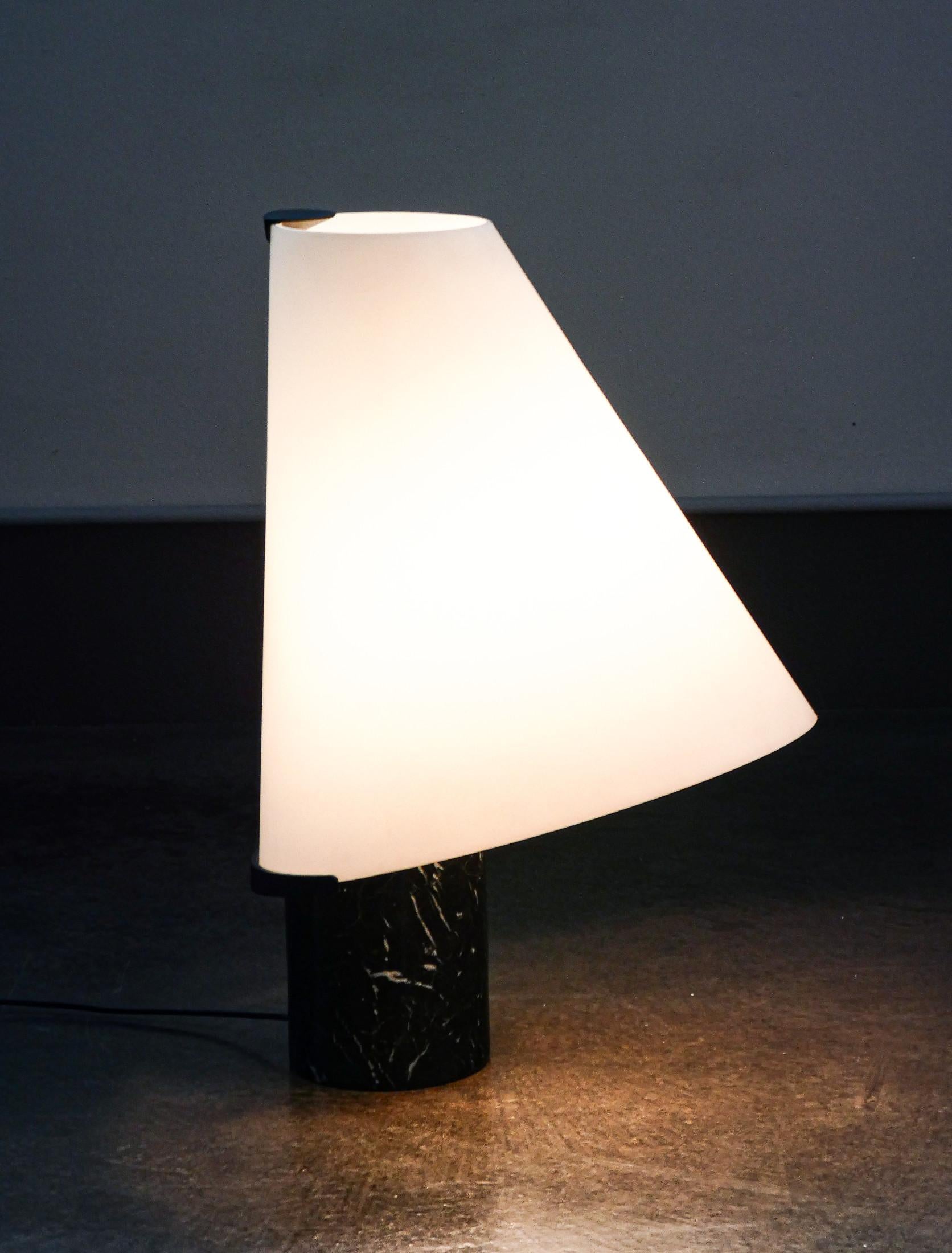 Italian Lampe de table Micene, design Renato TOSO & Noti MASSARI pour LEUCOS. 1990s en vente