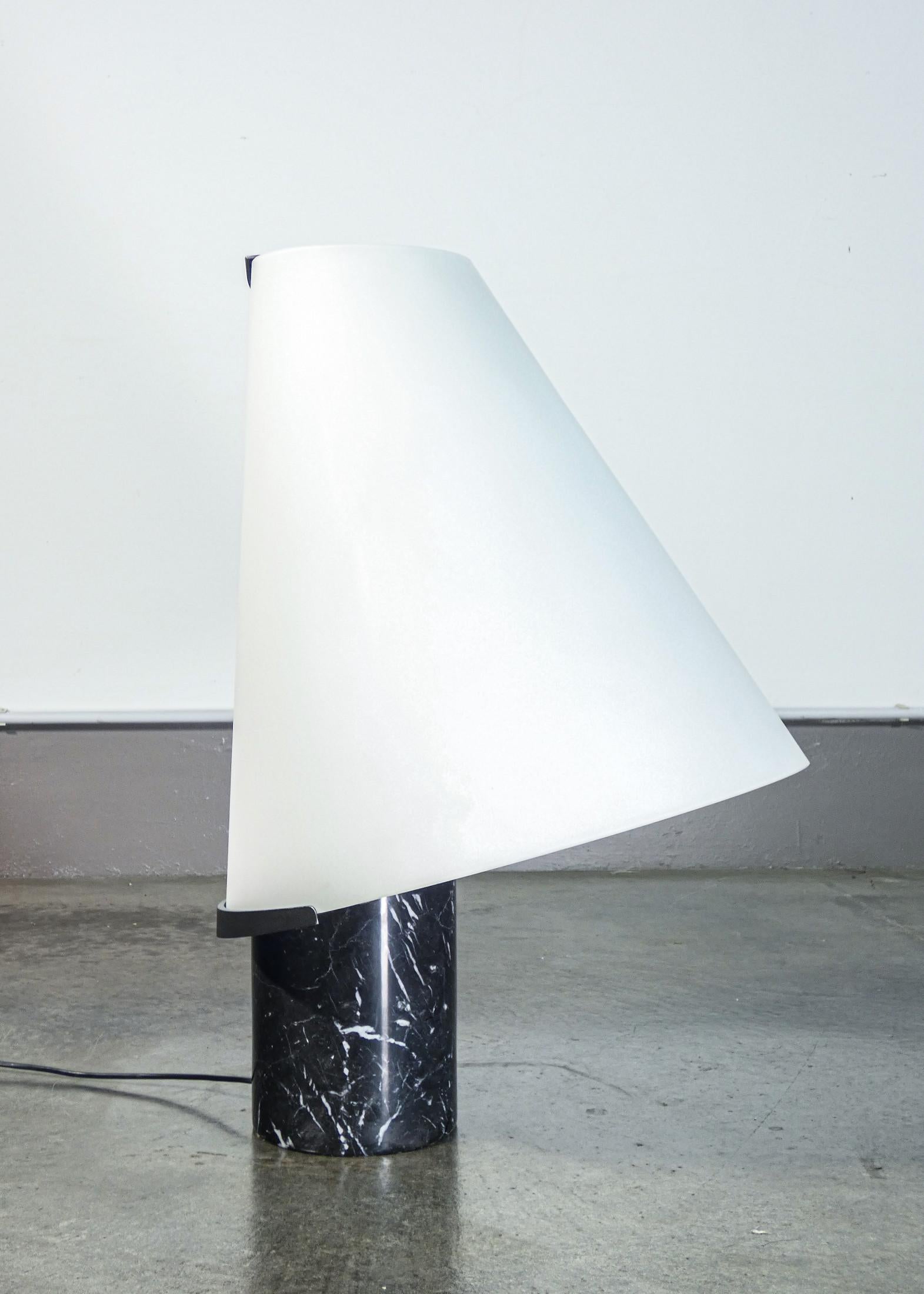 Late 20th Century Micene table lamp, design Renato TOSO & Noti MASSARI for LEUCOS. 1990s For Sale