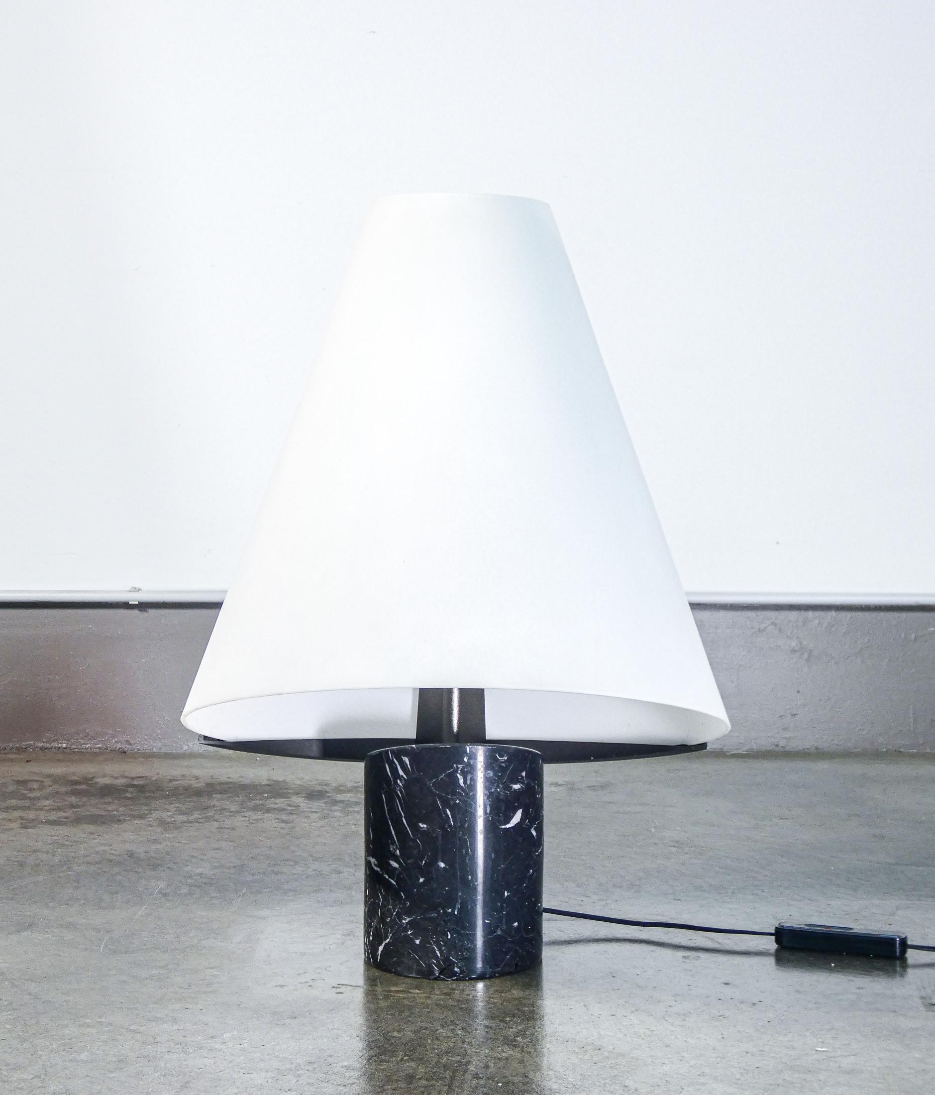 Verre opalin Lampe de table Micene, design Renato TOSO & Noti MASSARI pour LEUCOS. 1990s en vente