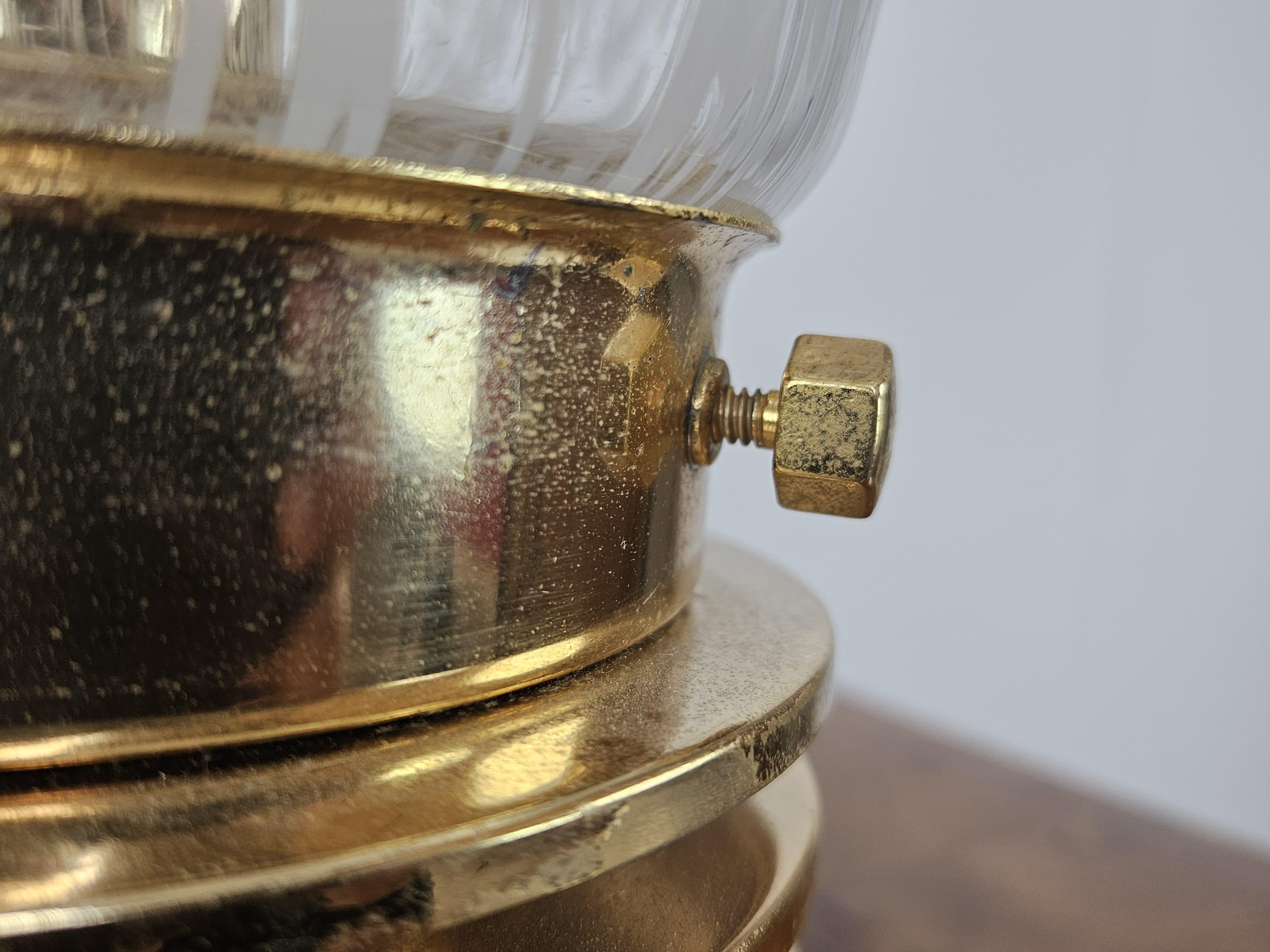 Mid Century table lamp made of worked glass and gilded metal 20th century For Sale 5