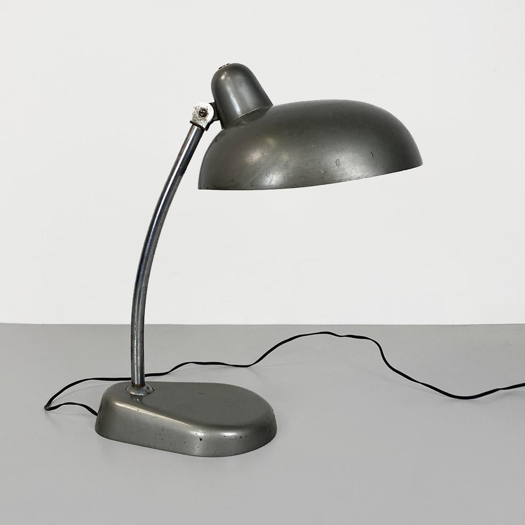 1930 Lampe de table du ministère italien en acier chromé de style Bauhaus en vente 6