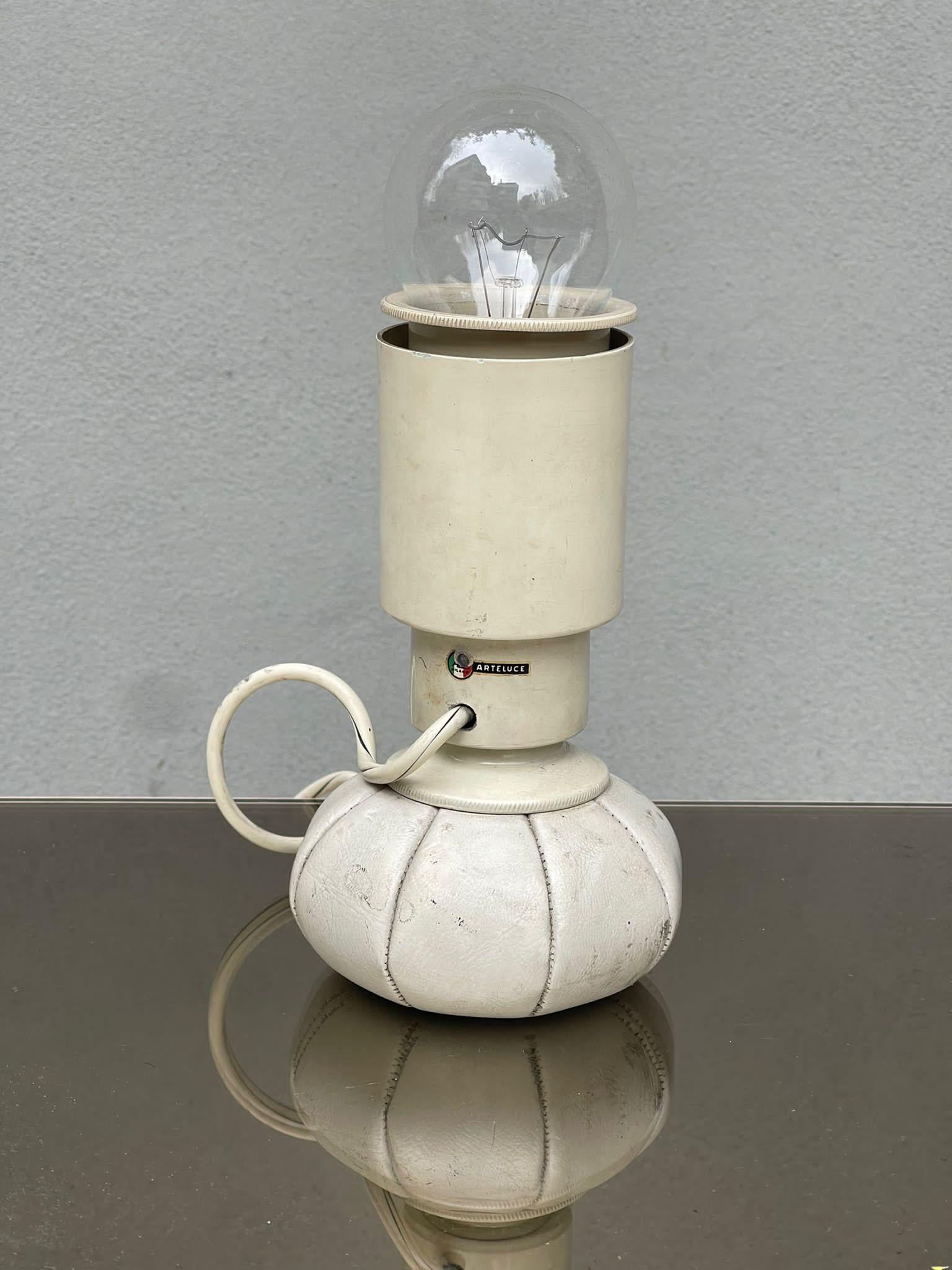 Lampada da tavolo modello 600 di Gino Sarfatti per Arteluce For Sale 3