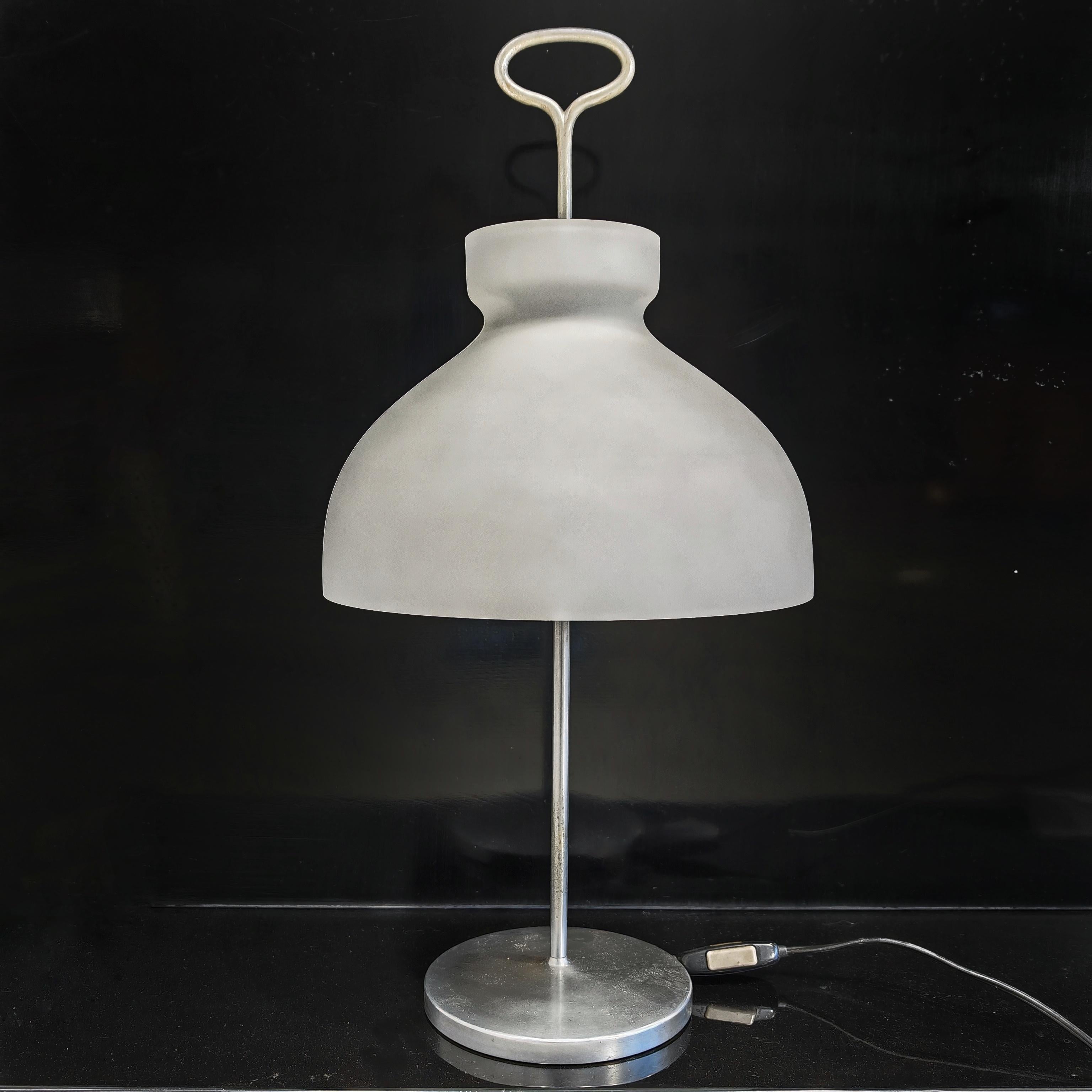 Italian Lampada da tavolo modello Arenzano Ignazio Gardella per Azucena anni 60 in vendita