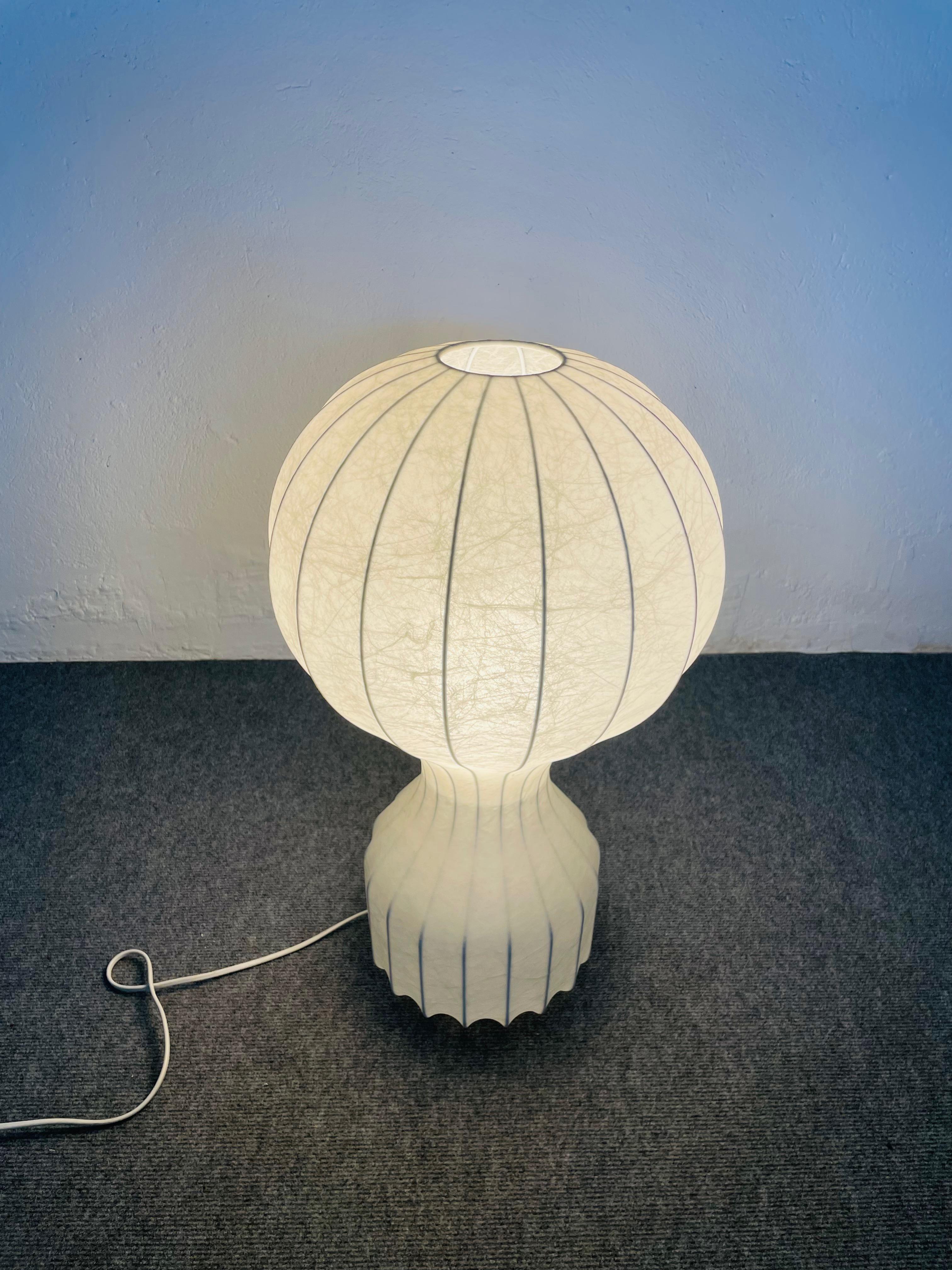 Lampada da tavolo modello gatto, produzione Flos, designer Castiglioni en venta 4