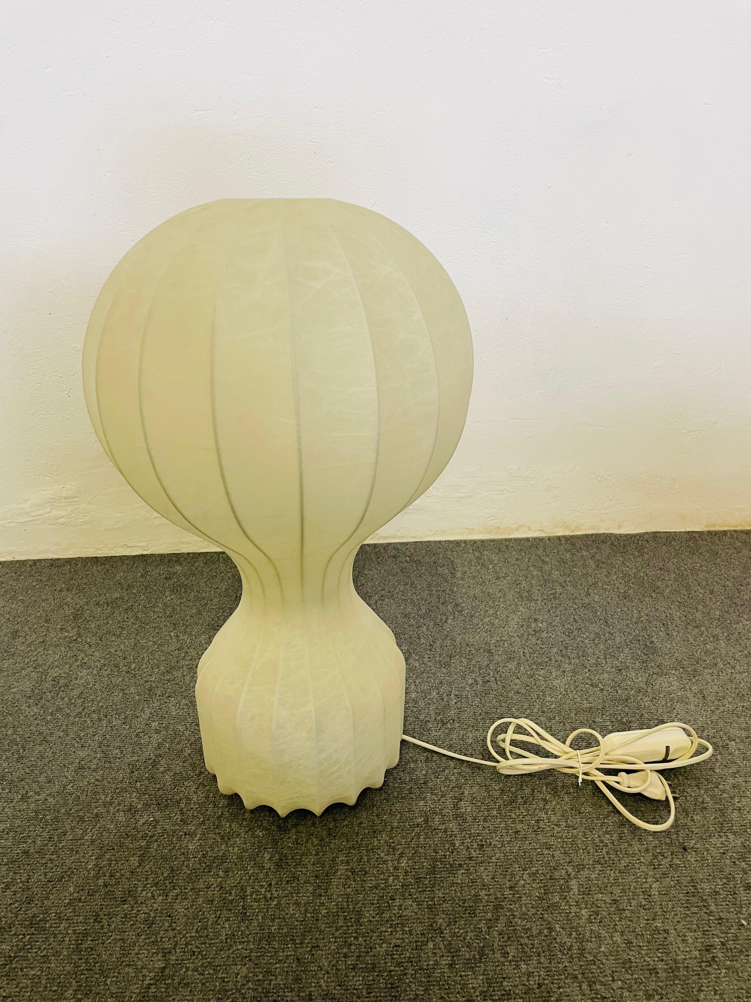 Lampada da tavolo modello gatto, produzione Flos, designer Castiglioni Moderno en venta