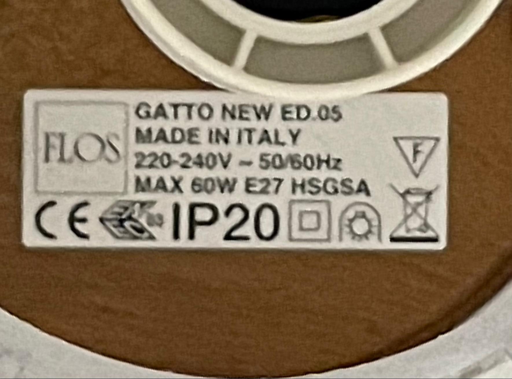 Lampada da tavolo modello gatto, produzione Flos, designer Castiglioni en Bueno estado para la venta en Busnago, IT