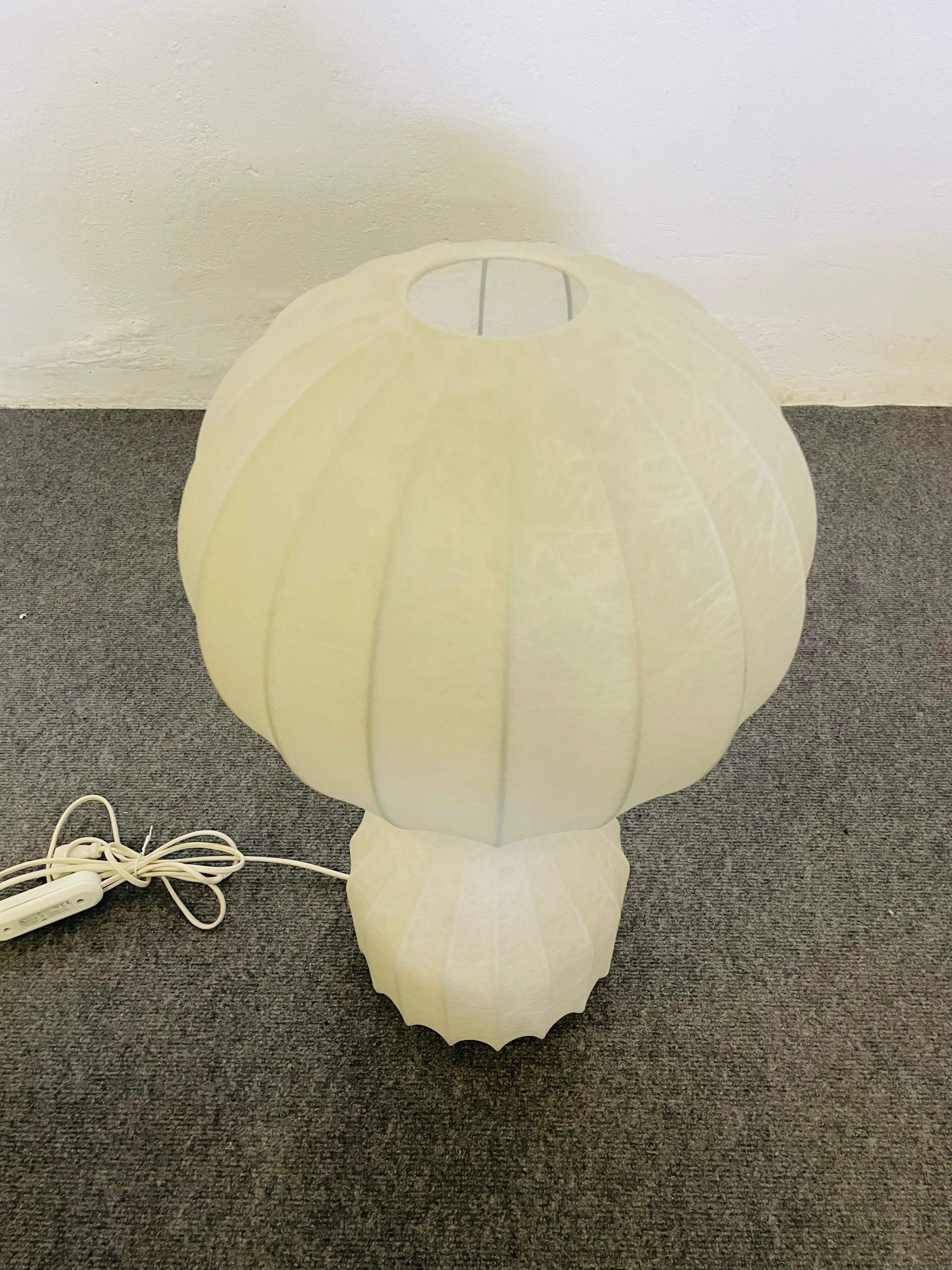 Lampada da tavolo modello gatto, produzione Flos, designer Castiglioni Metal en venta