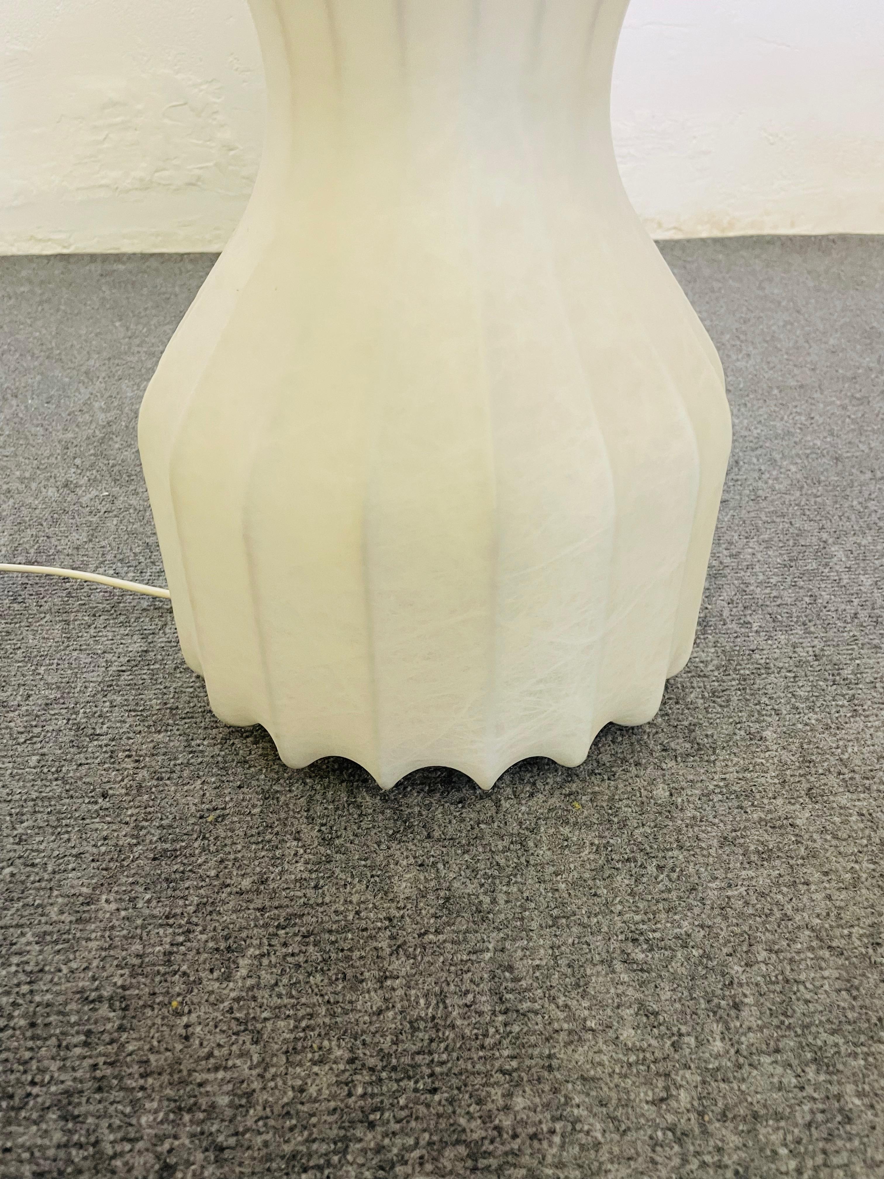 Lampada da tavolo modello gatto, produzione Flos, designer Castiglioni en venta 1