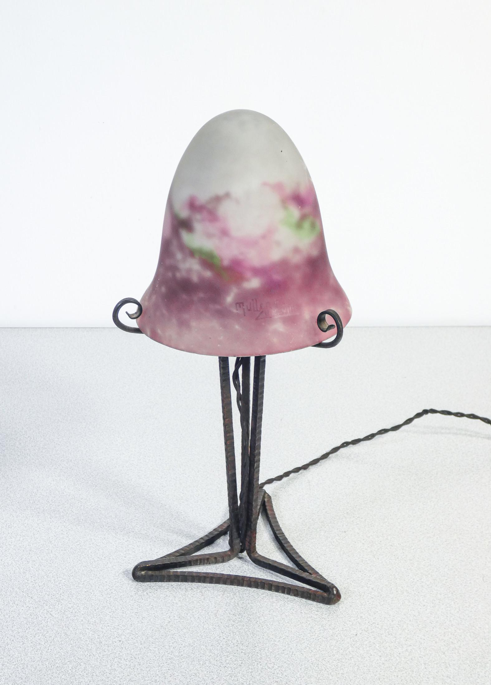 Table lamp
MULLER FRÈRES
Luneville
glass lampshade
blown and base
forged metal.

ORIGIN
France

PERIOD
Years 20/30

MARK
MULLER FRÈRES
Luneville
acid signature
on the lampshade

MATERIALS
Double-layer blown glass lampshade with colored pigment