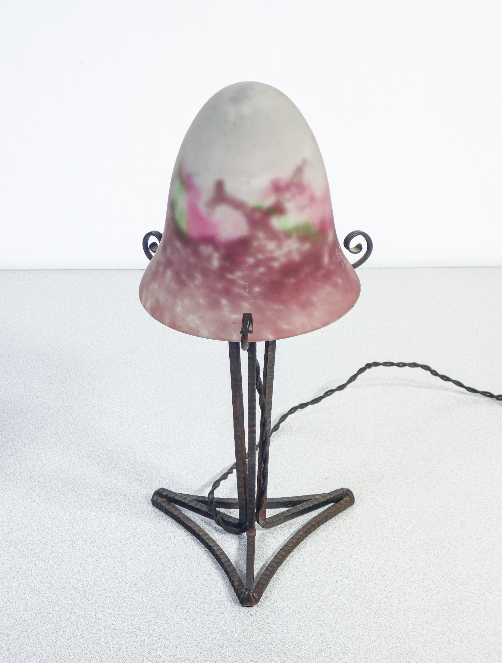 MULLER FRÈRES Luneville table lamp blown glass shade. Years 20/30 In Good Condition For Sale In Torino, IT